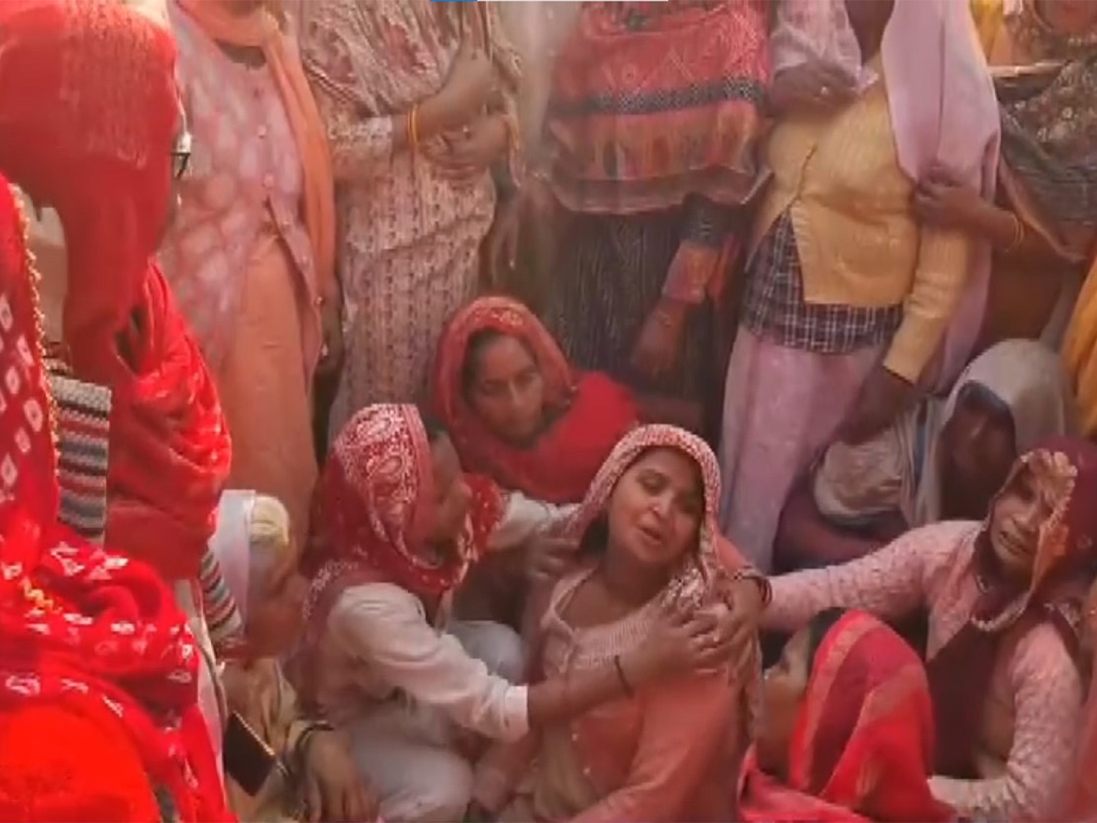 Wailing mothers and sisters Ashok, who was killed in Delhi blast (Photo/ANI) Wailing mothers and sisters Ashok, who was killed in Delhi blast (Photo/ANI)