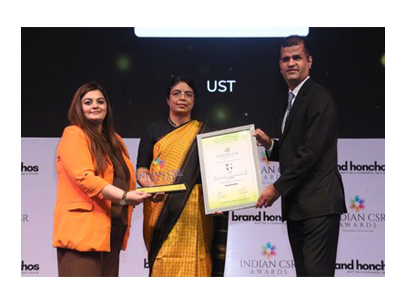 Smita Sharma, Global Program Manager - CSR, UST, receives the India CSR Award Smita Sharma, Global Program Manager - CSR, UST, receives the India CSR Award