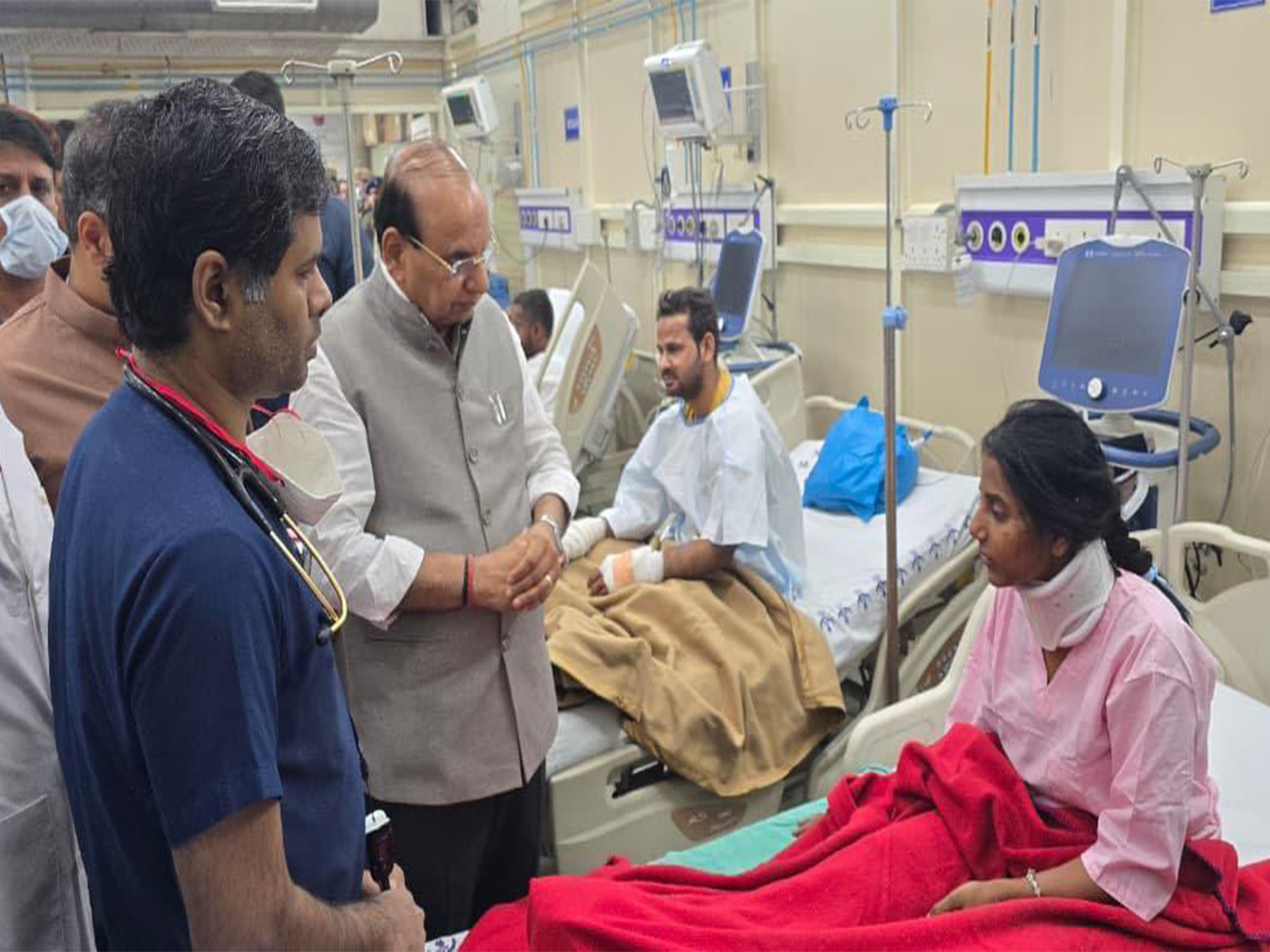 Delhi LG VK Saxena meets victims of blast near Red Fort (Photo/X@RajNiwasDelhi) Delhi LG VK Saxena meets victims of blast near Red Fort (Photo/X@RajNiwasDelhi)