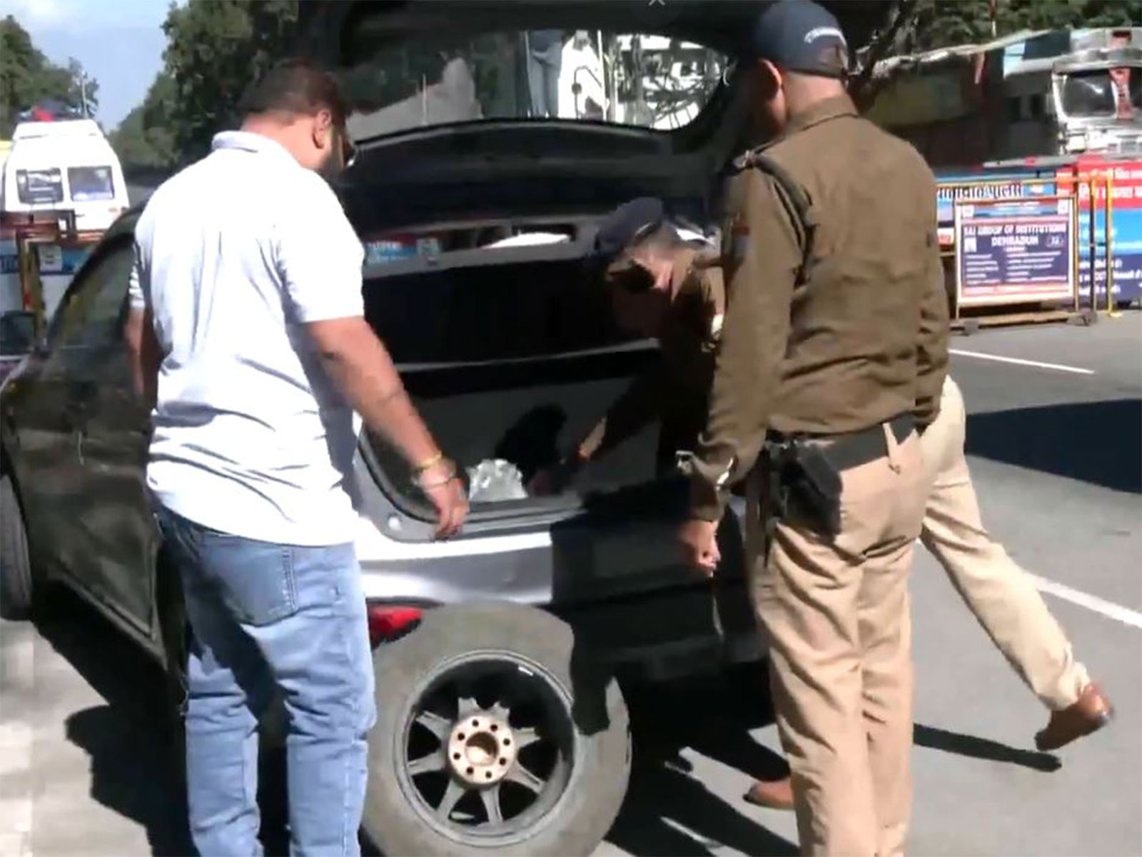 Police checking vehicles near Dehradun ISBT following Delhi blast incident (Photo/ANI) Police checking vehicles near Dehradun ISBT following Delhi blast incident (Photo/ANI)