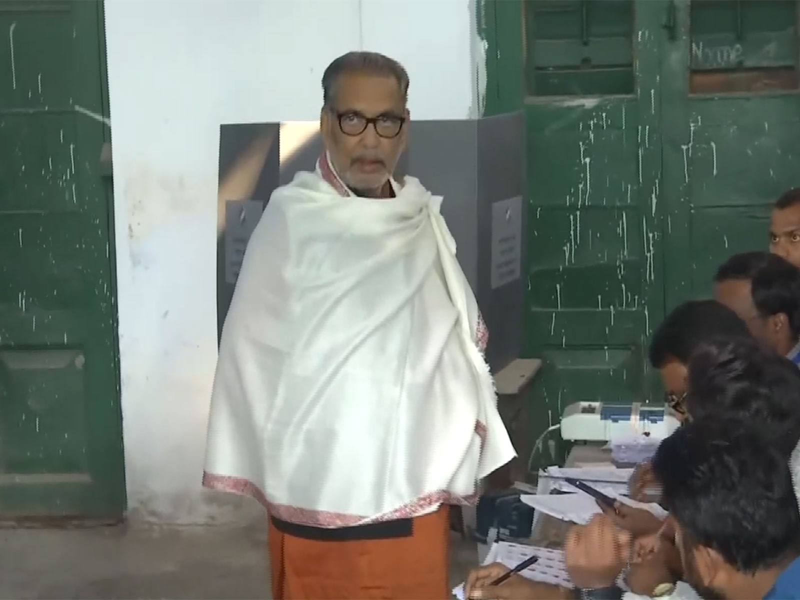 Lok Sabha MP Radha Mohan Singh casts his vote during the second phase of polling in Bihar at a polling booth in Motihari(Photo/ANI)