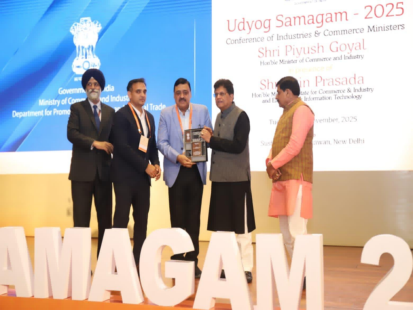 The award was presented to Uttarakhand’s Industries Secretary Vinay Shankar Pandey and Director General & Commissioner Industries Saurabh Gaharwar by Union Minister for Commerce and Industry Piyush Goyal. (Photo/ANI)