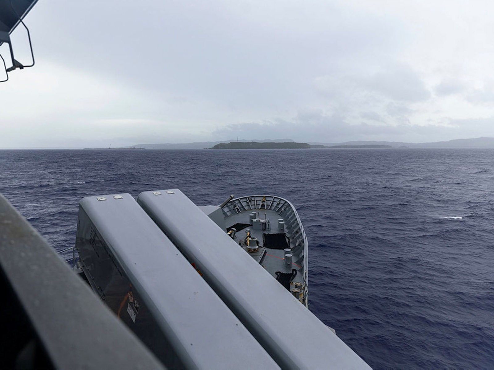 HMAS Ballarat sails into US Naval Base Guam to participate in Exercise MALABAR during Regional Presence Deployment 25-4 (Photo/Australia's Ministry of Defence) HMAS Ballarat sails into US Naval Base Guam to participate in Exercise MALABAR during Regional Presence Deployment 25-4 (Photo/Australia's Ministry of Defence)