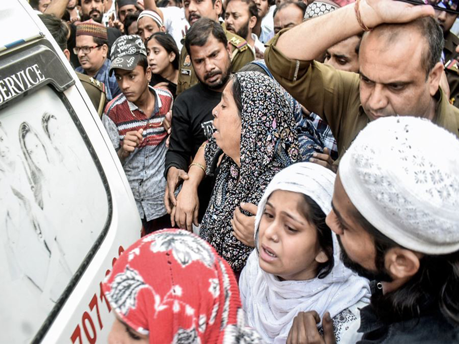 Relatives of victims of Delhi blast mourn loss of loved ones (Photo: ANI) Relatives of victims of Delhi blast mourn loss of loved ones (Photo: ANI)