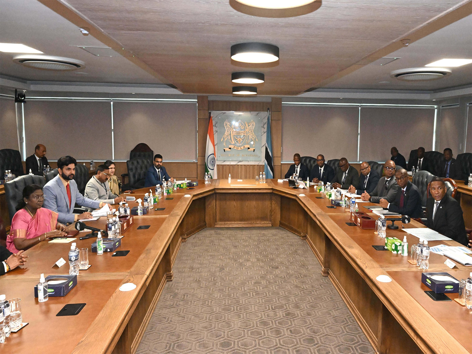 Botswana President Duma Boko with President Droupadi Murmu during delegation-level talks in Gaborone. (Photo: X/@rashtrapatibhvn)