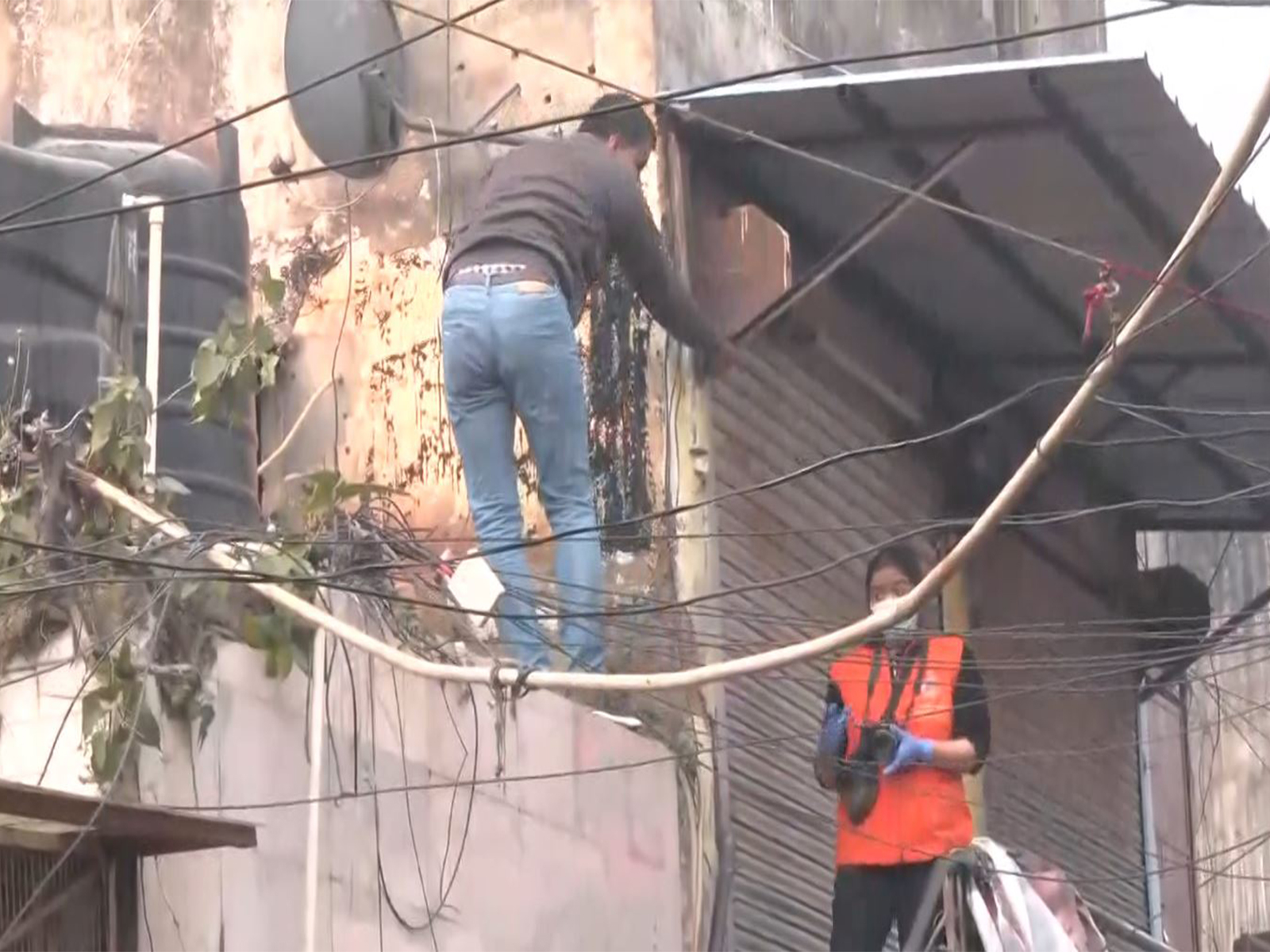 Investigators continue probe at blast site (Photo/ANI) Investigators continue probe at blast site (Photo/ANI)