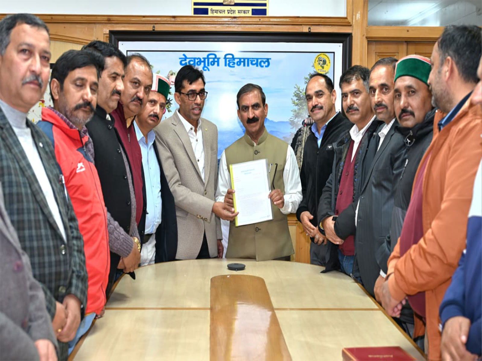 Delegation of Himachal Pradesh Government Primary Teachers Association meet CM Sukhu (Photo/Himachal CMO) Delegation of Himachal Pradesh Government Primary Teachers Association meet CM Sukhu (Photo/Himachal CMO)