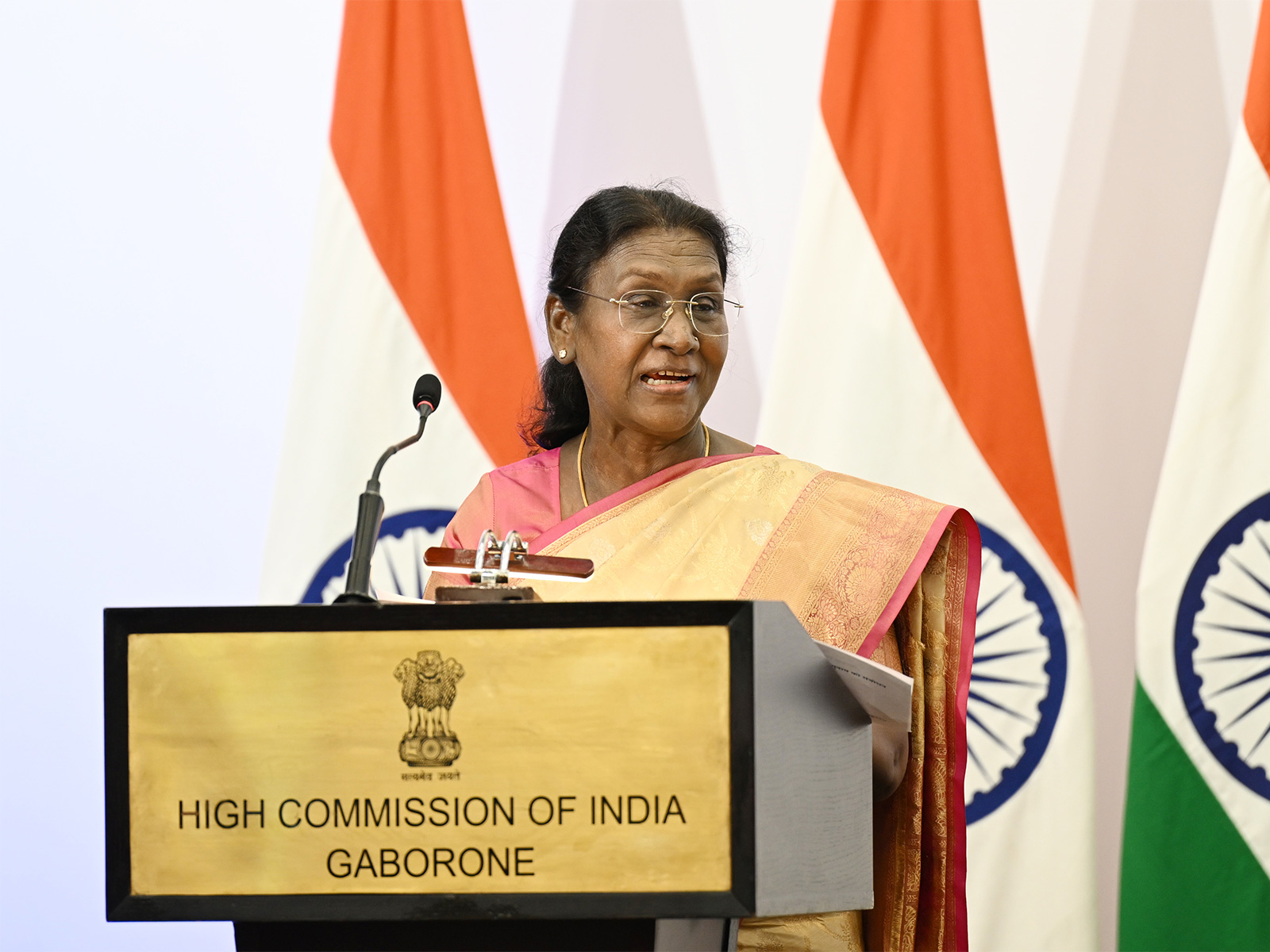 President Droupadi Murmu addresses a gathering of Indian community in Gaborone. (Image Source: PIB)