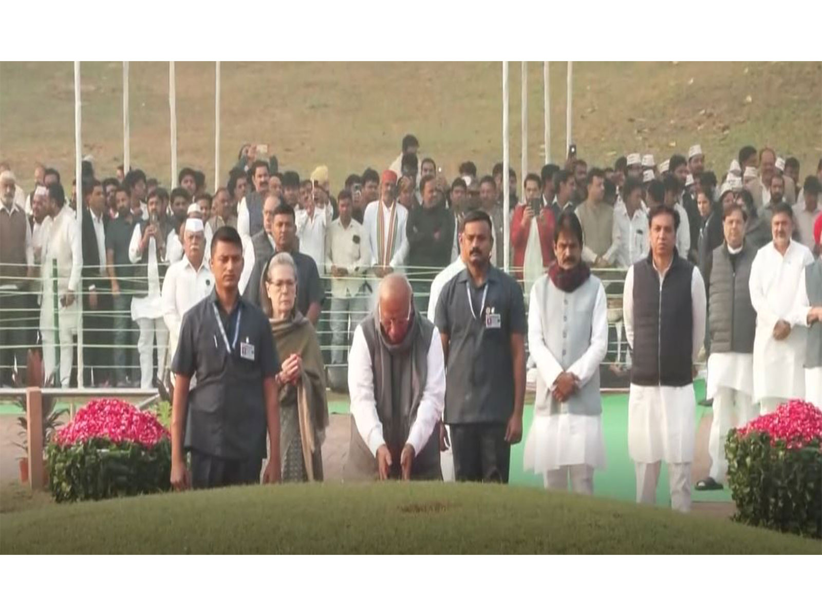Congress chief Mallikarjun Kharge and senior leader Sonia Gandhi pay tribute to Pandit Nehru at Shanti Van (Photo/ANI)