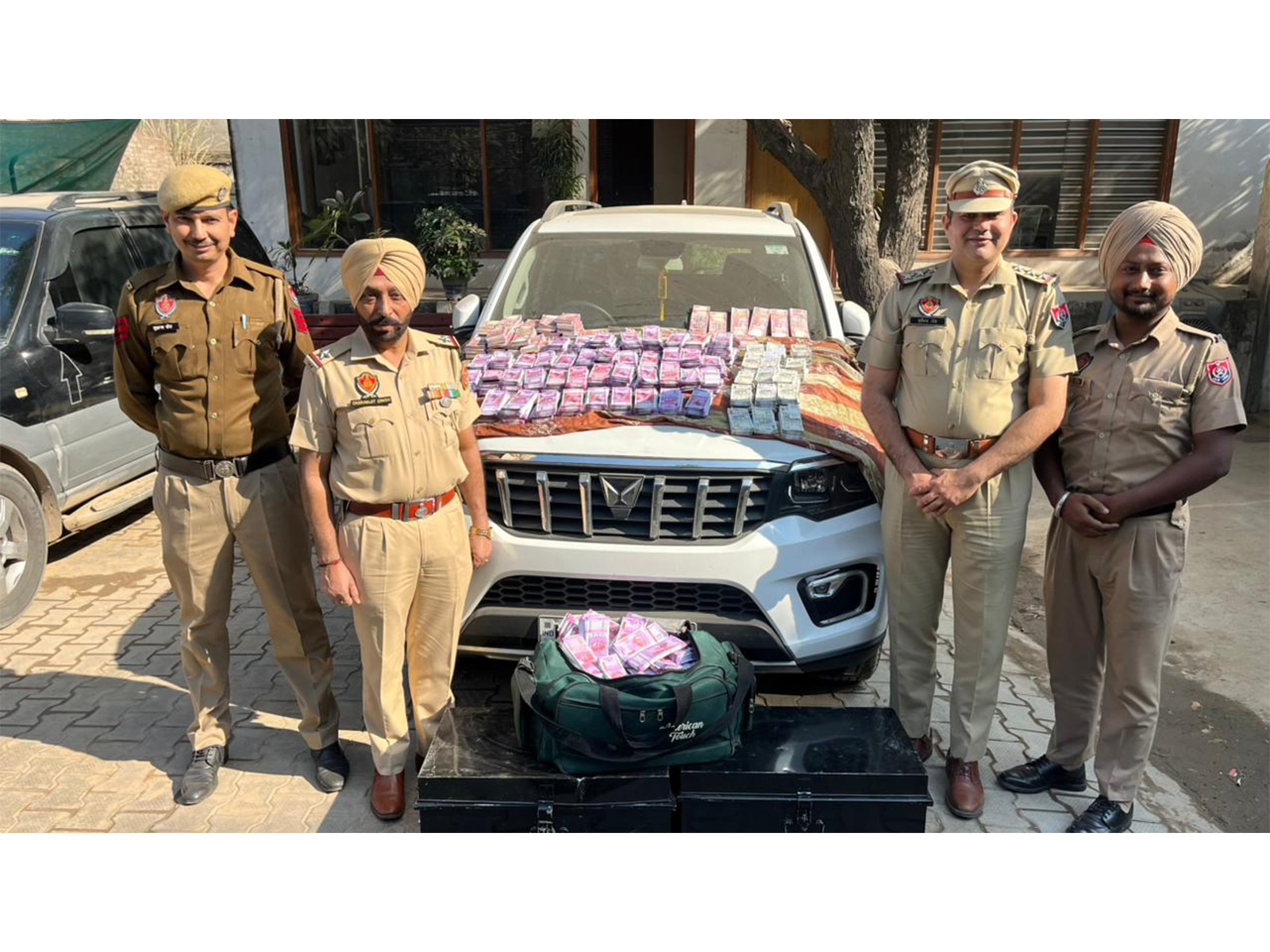 Punjab Police seized Rs 9.95 crore in fake and demonetised currency (Photo/DPRO SAS Nagar) Punjab Police seized Rs 9.95 crore in fake and demonetised currency (Photo/DPRO SAS Nagar)