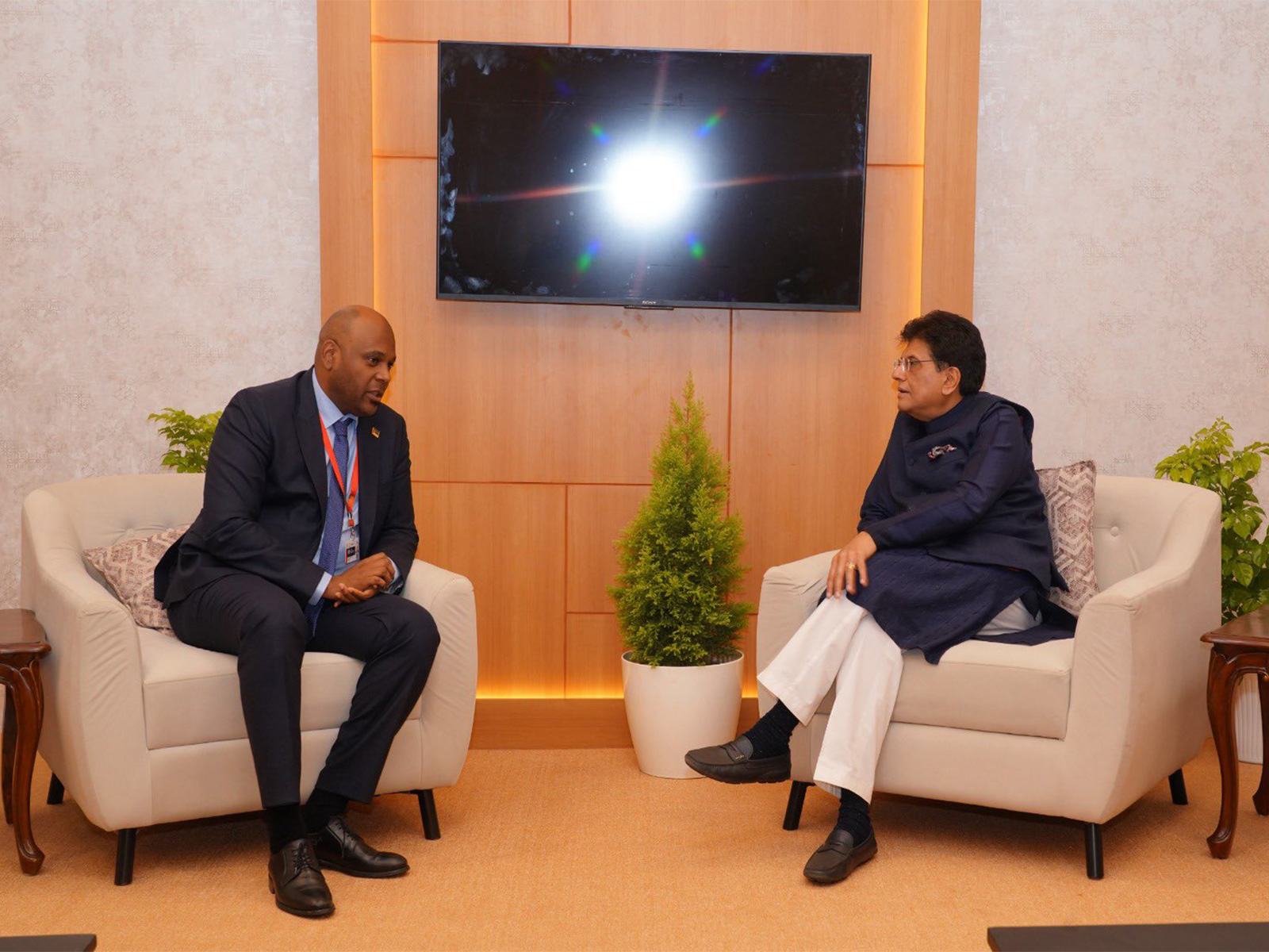Union Minister of Commerce and Industry, Piyush Goyal with Antonio Grispos, Secretary of State for Trade, Mozambique (Photo: X@PiyushGoyal) Union Minister of Commerce and Industry, Piyush Goyal with Antonio Grispos, Secretary of State for Trade, Mozambique (Photo: X@PiyushGoyal)