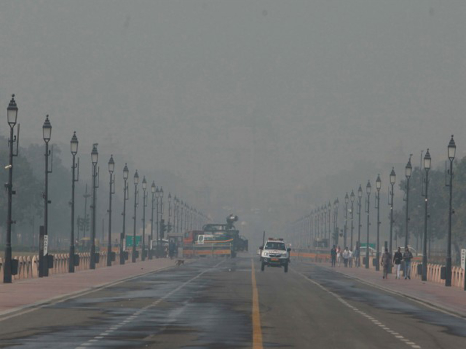View of smog-covered Kartavya Path (Photo/ANI)