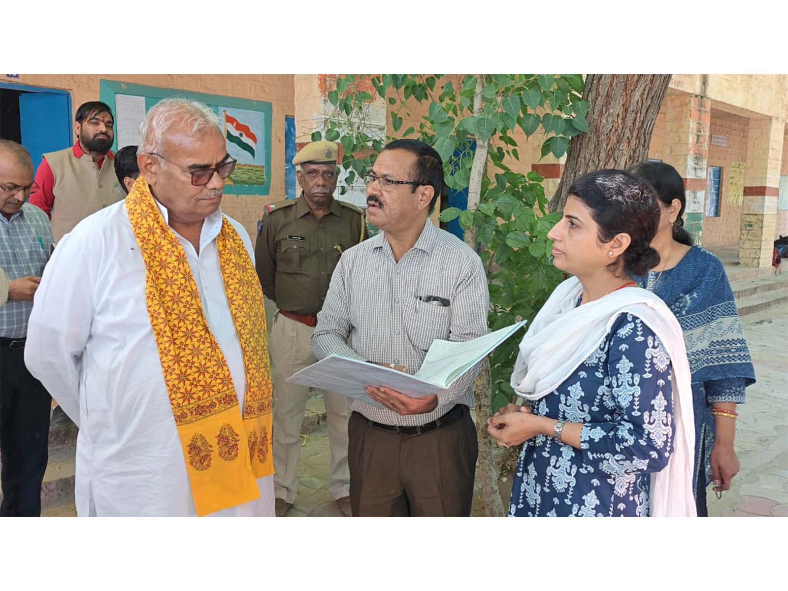 Rajasthan Minister Madan Dilawar conducts inspection in school