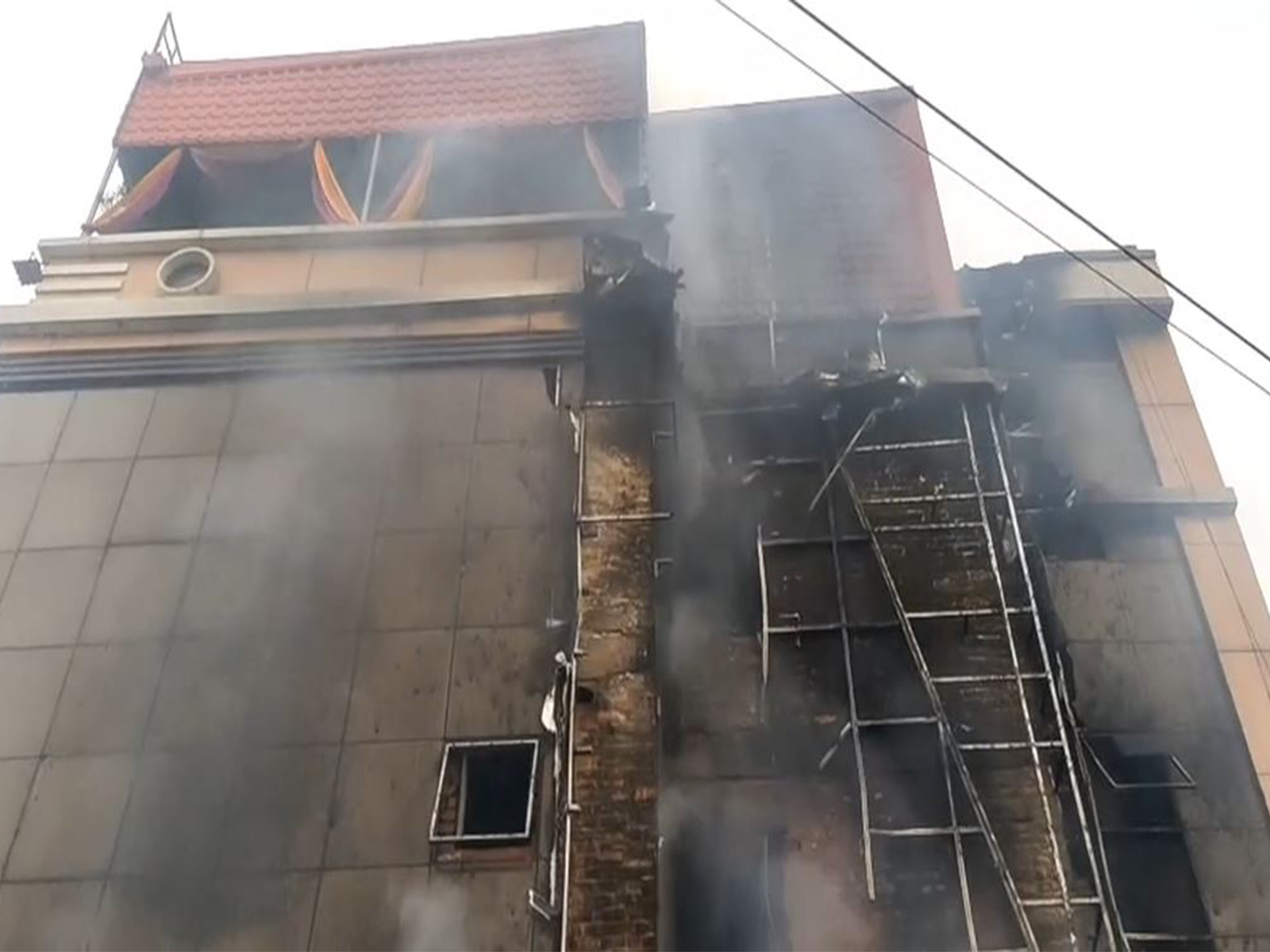 Fire at Atharva Veda Banquet Hall (Photo/ANI) Fire at Atharva Veda Banquet Hall (Photo/ANI)
