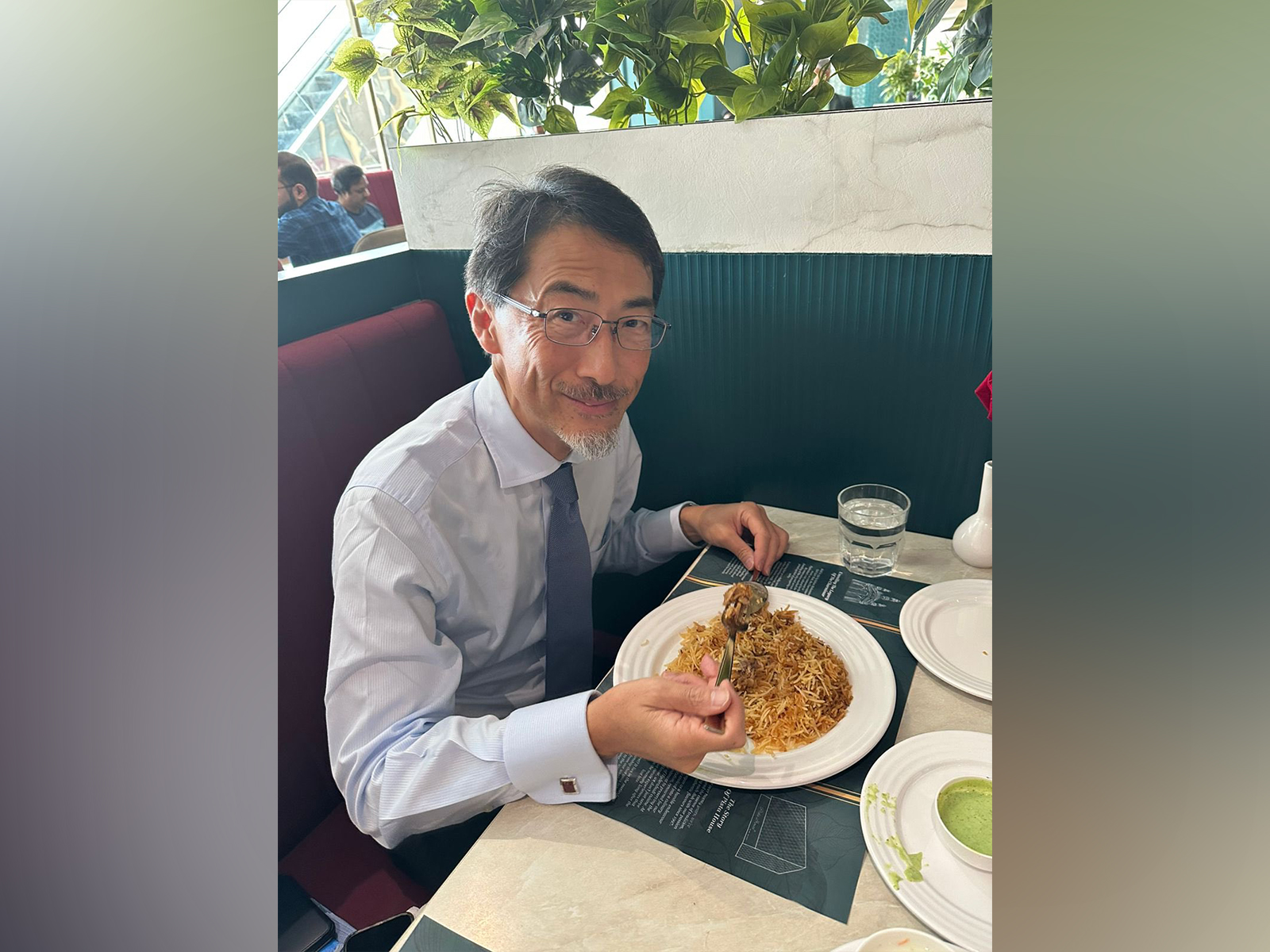 Ono Keiichi, Ambassador of Japan relishing Biryani during his visit to Telangana (Photo: X@JapanAmbIndia) Ono Keiichi, Ambassador of Japan relishing Biryani during his visit to Telangana (Photo: X@JapanAmbIndia)