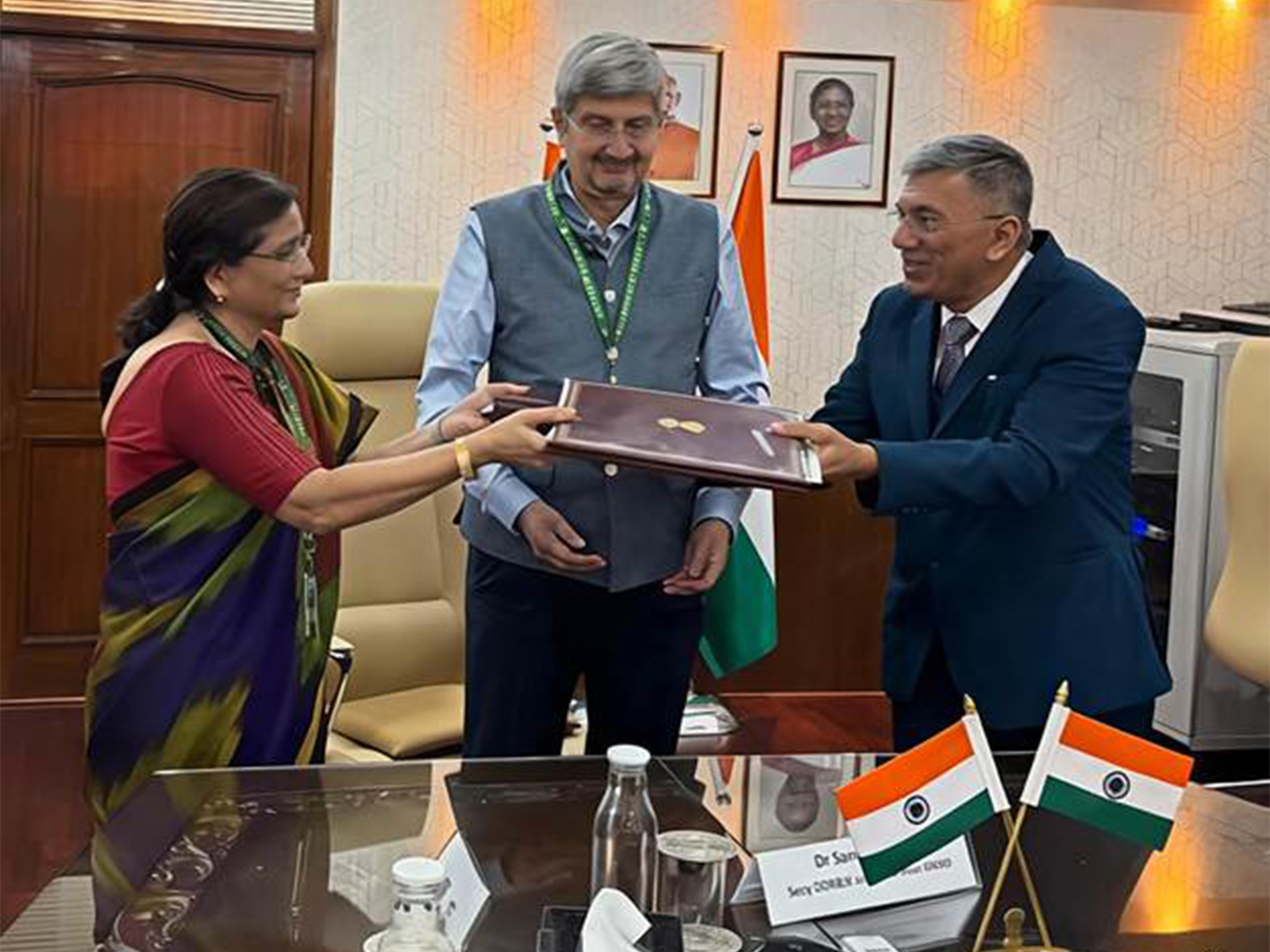 Gati Shakti Vishwavidyalaya and DRDO sign MoU (Photo/Ministry of Railways)