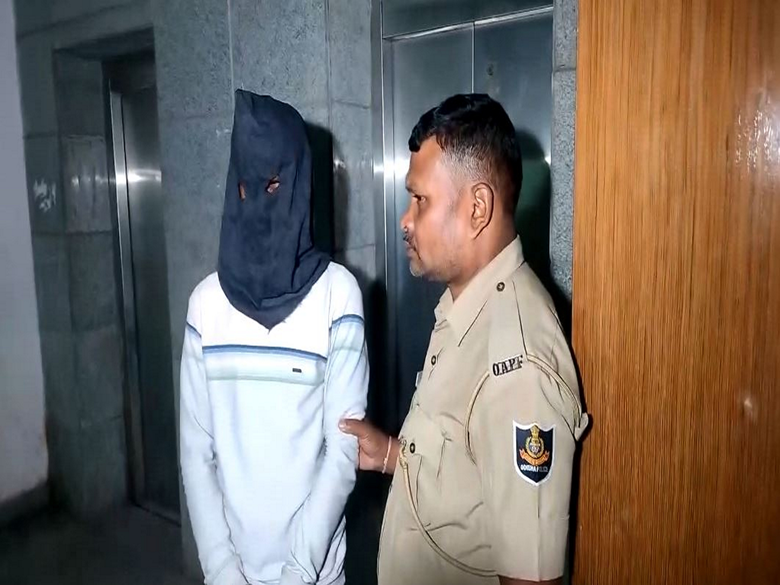Accused Sheikh Akbar arrested with drugs worth Rs 40 lakh in Odisha (Photo/ANI) Accused Sheikh Akbar arrested with drugs worth Rs 40 lakh in Odisha (Photo/ANI)