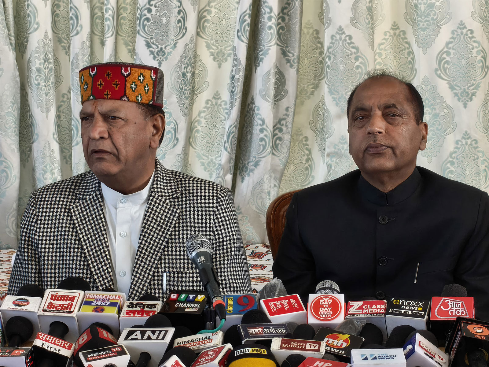 BJP leaders Jai Ram Thakur and Dr Rajiv Bindal (Photo/ANI) BJP leaders Jai Ram Thakur and Dr Rajiv Bindal (Photo/ANI)