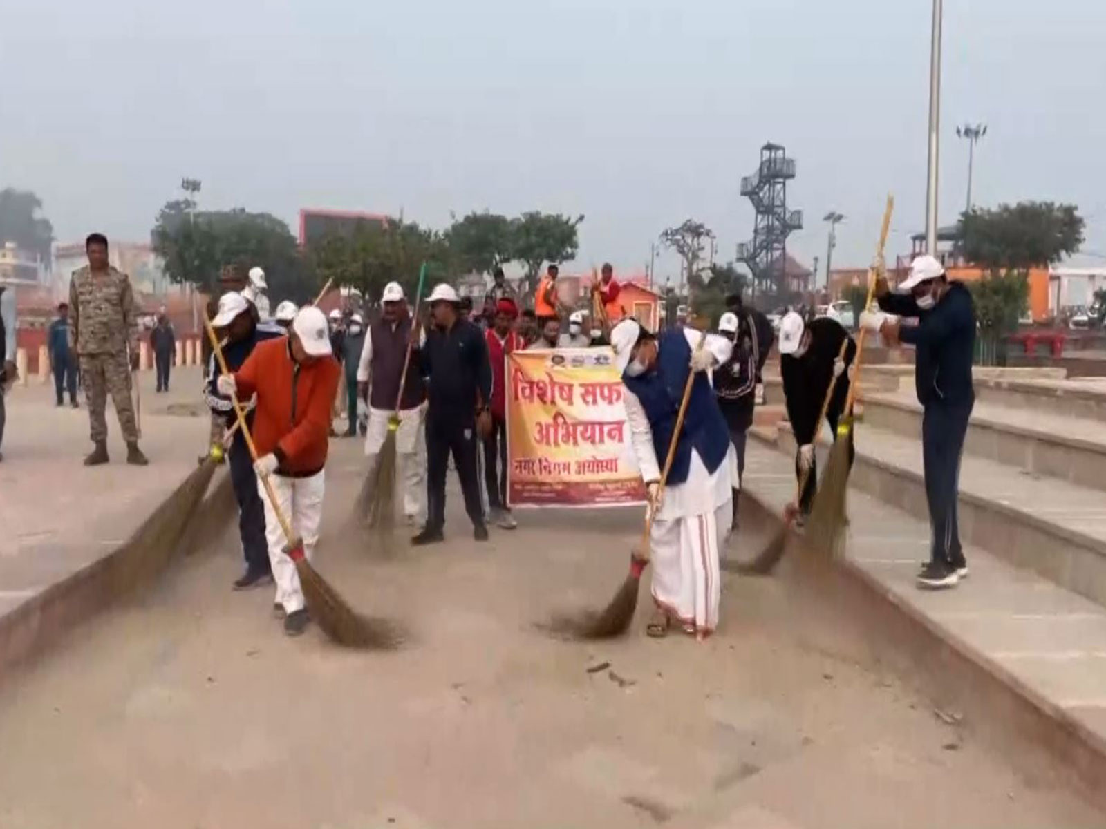 Cleanliness drive underway in Ayodhya (Photo/ANI) Cleanliness drive underway in Ayodhya (Photo/ANI)
