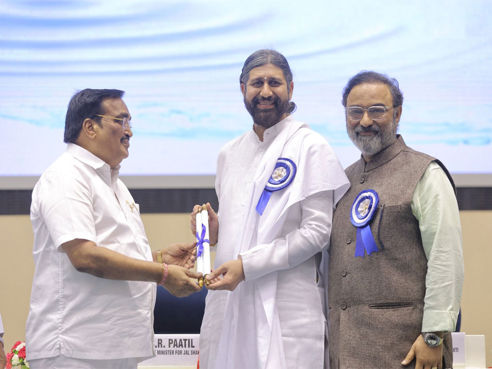 Shri C.R. Patil, Hon. Union Minister of Jal Shakti, presents JSJB 1.0 Award in Best NGO category to The Art of Living Shri C.R. Patil, Hon. Union Minister of Jal Shakti, presents JSJB 1.0 Award in Best NGO category to The Art of Living