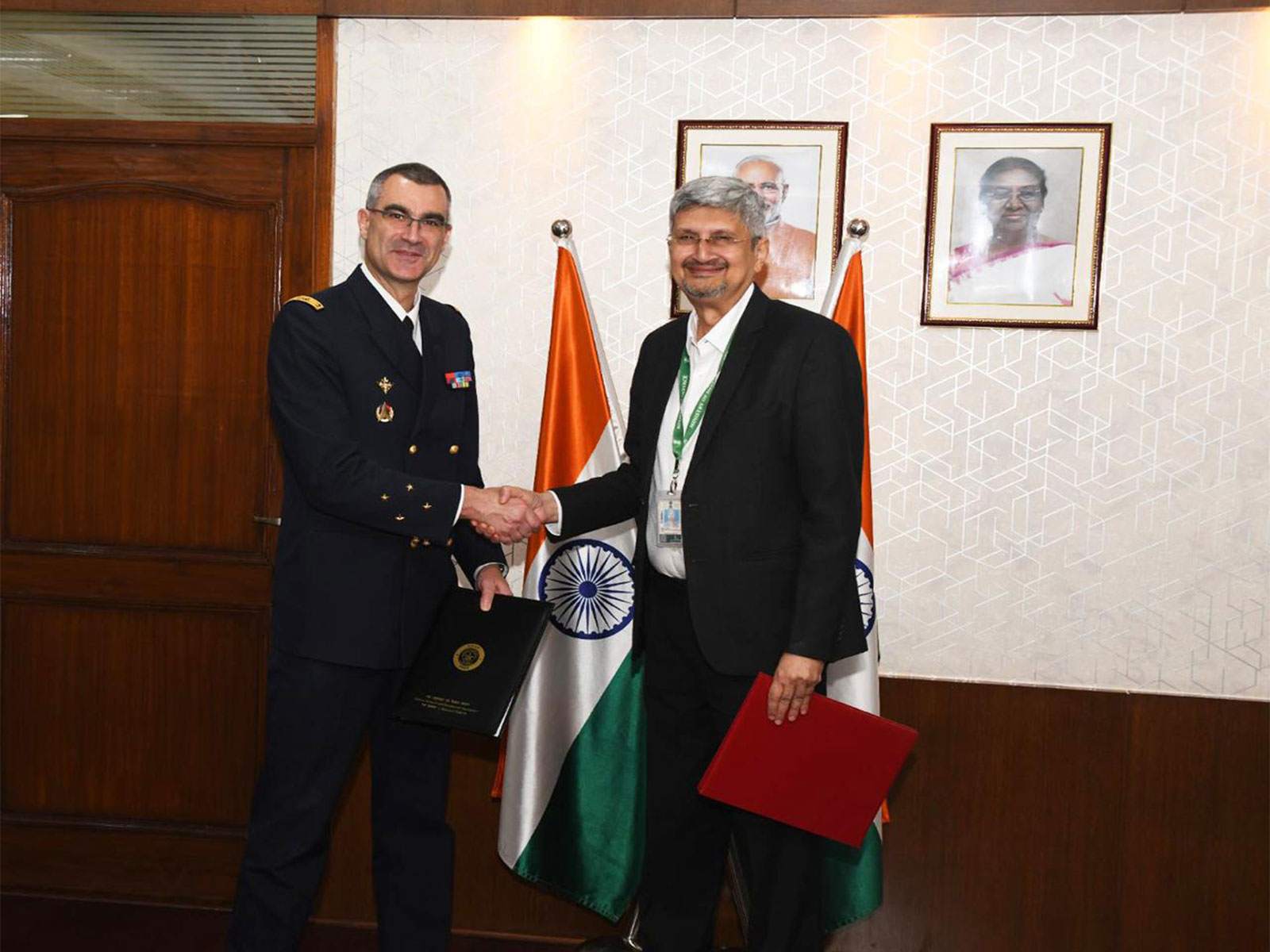India and France ink Agreement (Photo/Ministry of Defence) India and France ink Agreement (Photo/Ministry of Defence)
