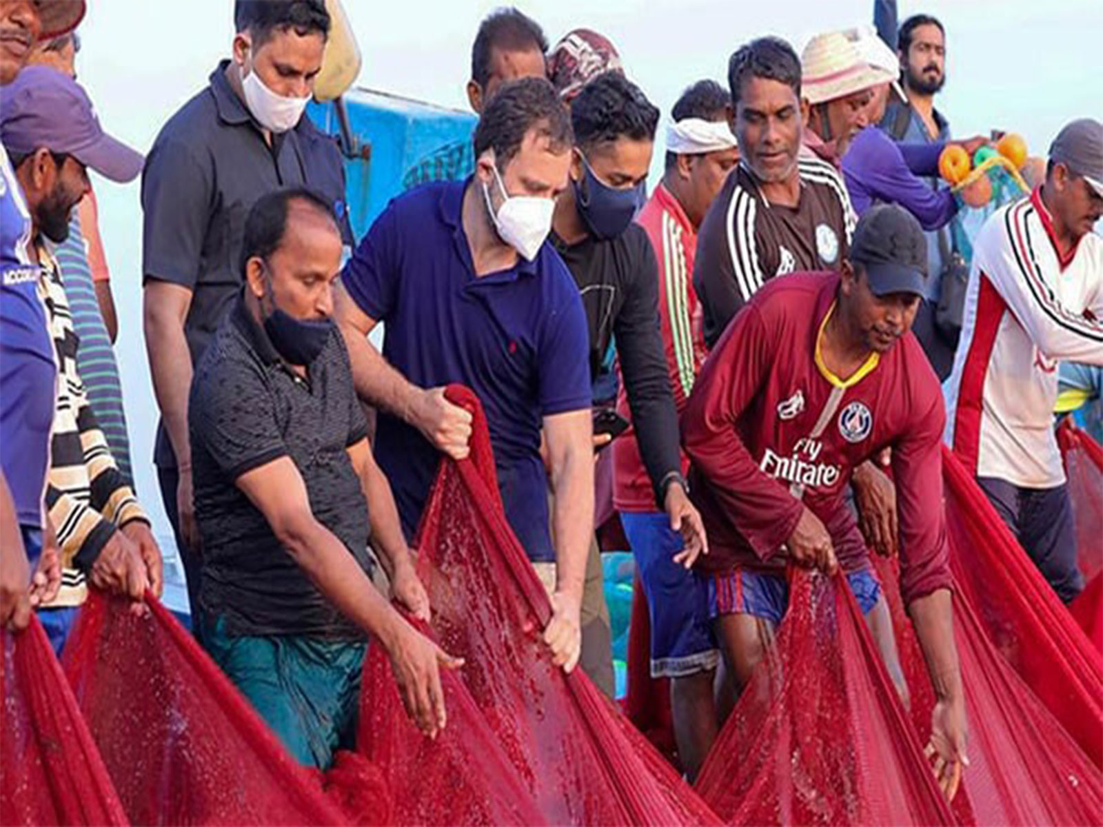Rahul Gandhi with Indian fishing community(Photo/X/@RahulGandhi)