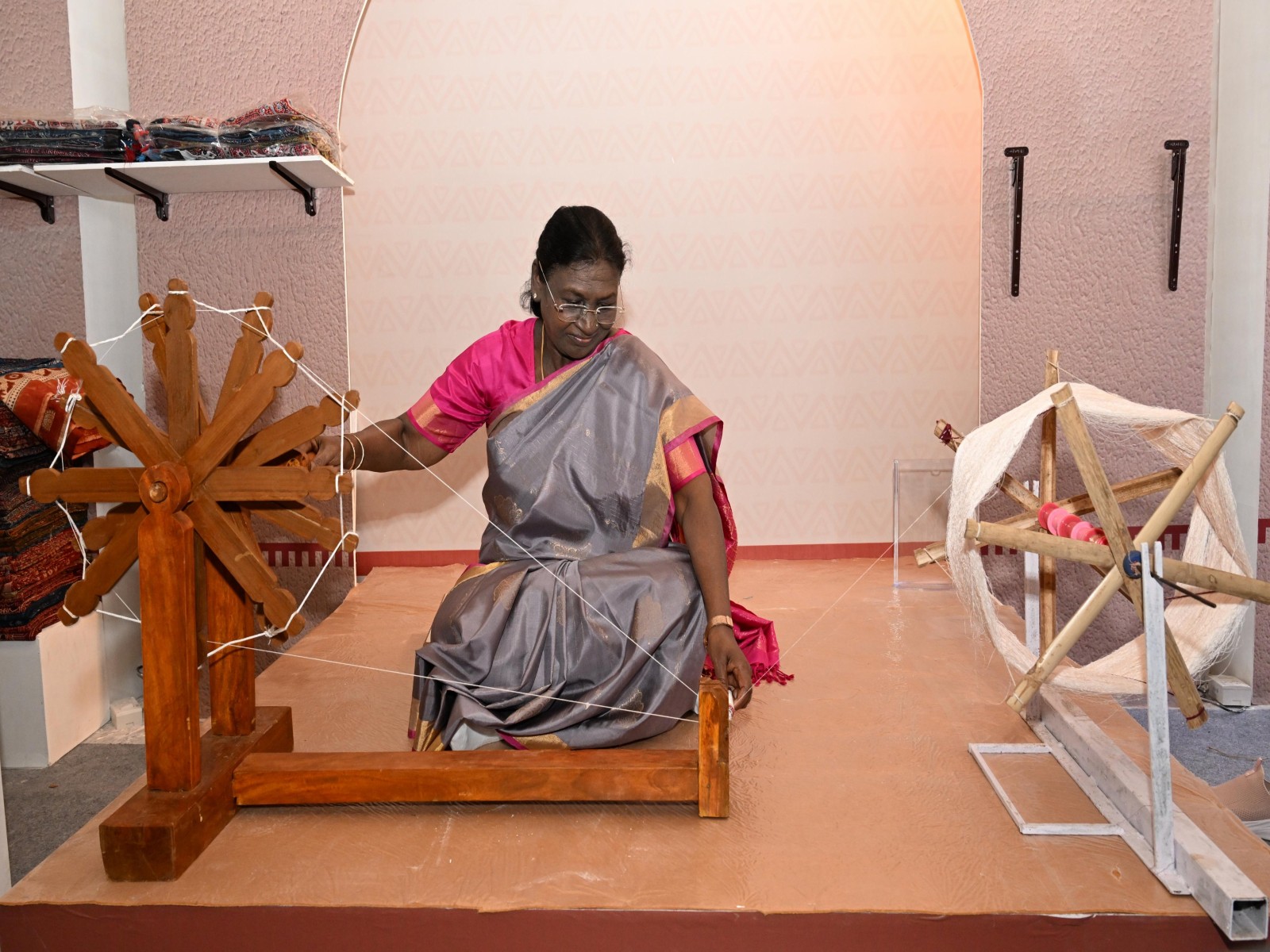President Murmu inaugurates Bharatiya Kala Mahotsav (Photo/X@rashtrapatibhvn) President Murmu inaugurates Bharatiya Kala Mahotsav (Photo/X@rashtrapatibhvn)