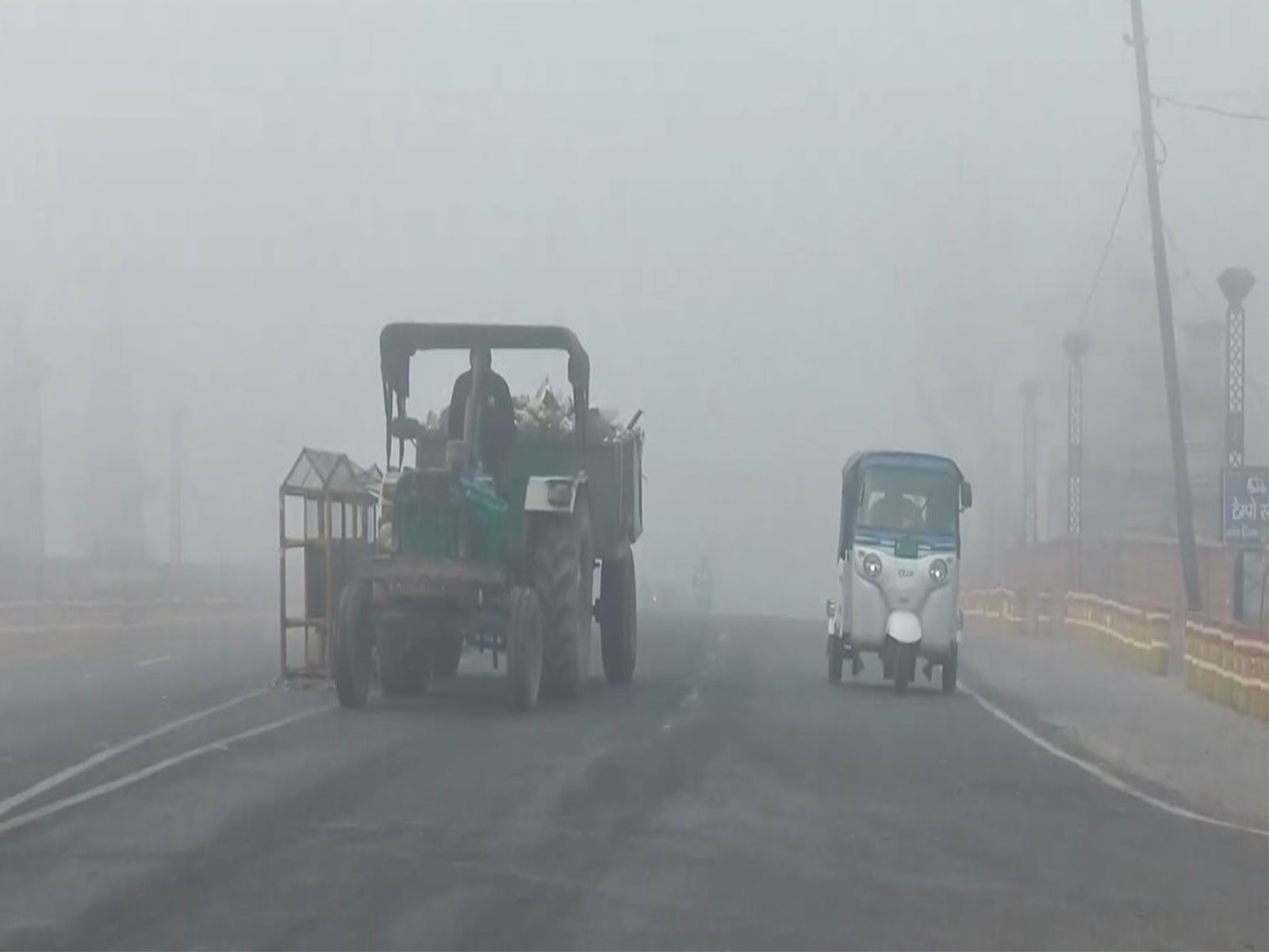 Visuals of early morning fog in Moradabad, UP (Photo/ANI)