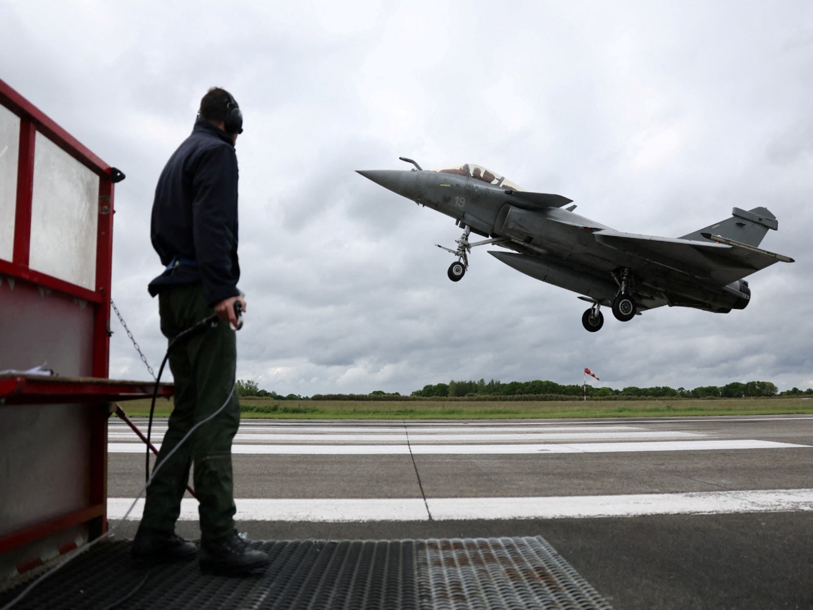 A French fighter aircraft Rafale M, manufactured by Dassault Aviation (File Photo/Reuters)