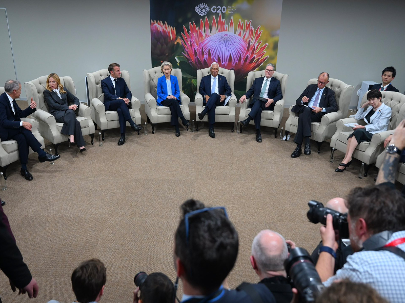 European leaders talk about Ukraine (Photo: X@vonderleyen) European leaders talk about Ukraine (Photo: X@vonderleyen)