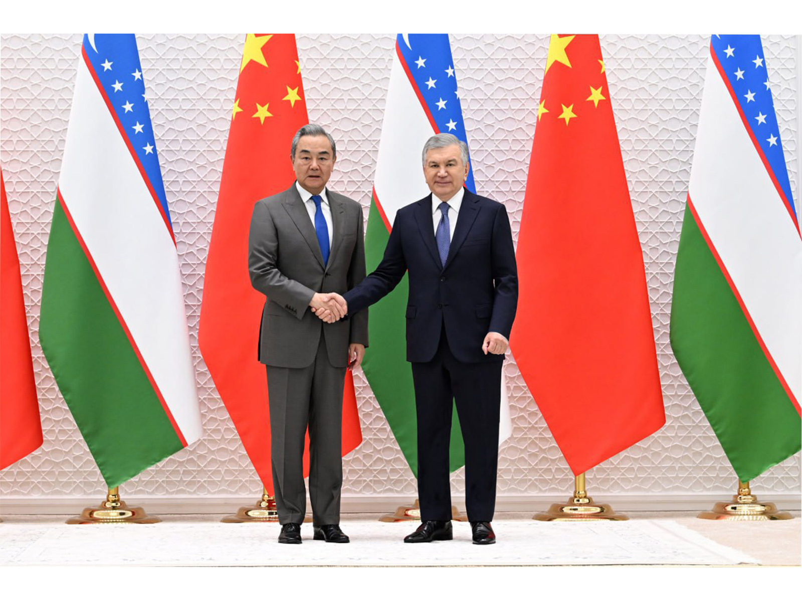  Uzbekistan’s President Shavkat Mirziyoyev and China’s Foreign Minister Wang Yi  (Photo/@president_uz)