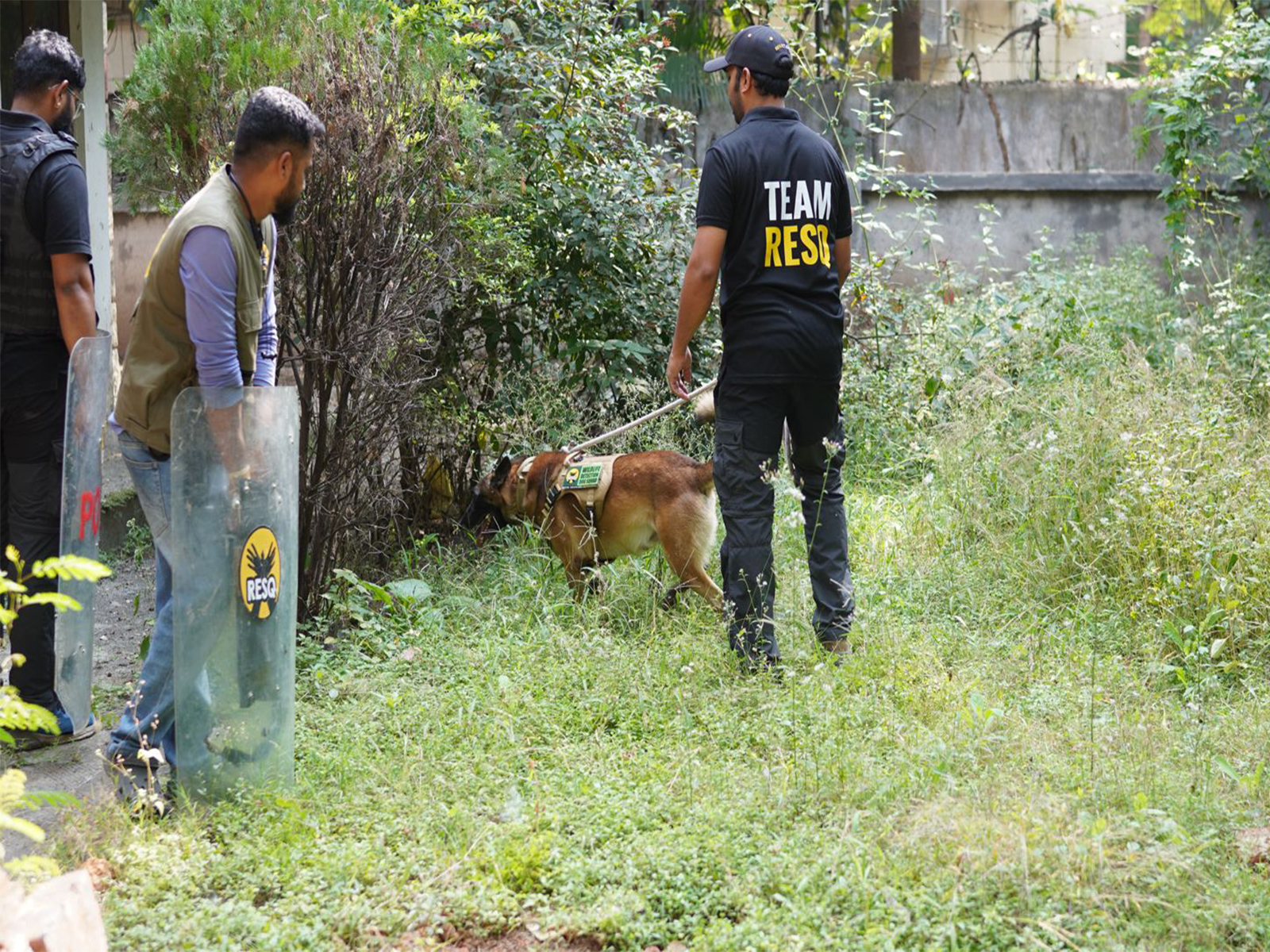RESQ team in Pune's Aundh on Monday, 24 November. (Photo/ANI) RESQ team in Pune's Aundh on Monday, 24 November. (Photo/ANI)