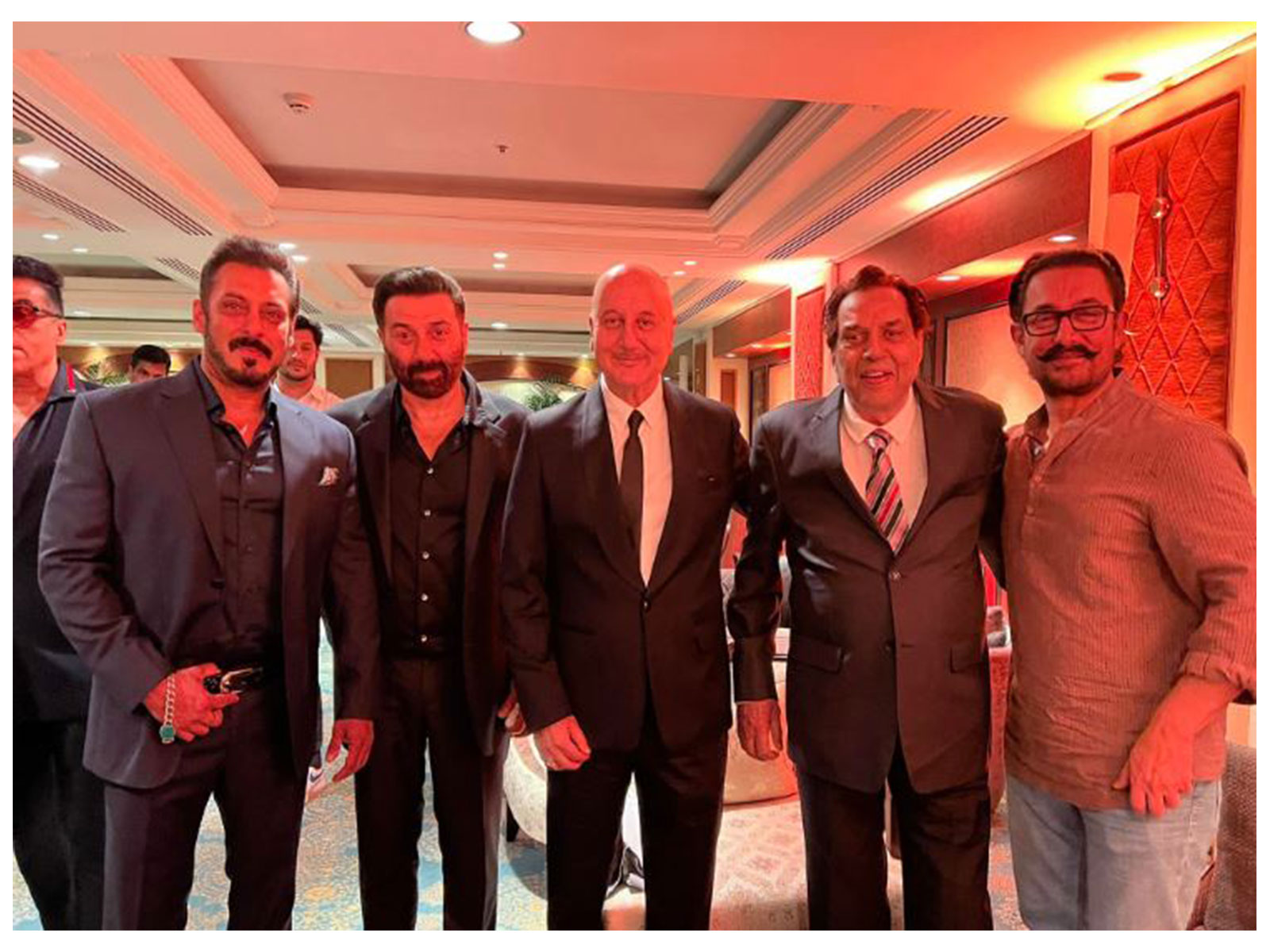 Salman Khan, Sunny Deol, Anupam Kher, Dharmendra, Aamir Khan (Photo: Facebook/@Anupam Kher) Salman Khan, Sunny Deol, Anupam Kher, Dharmendra, Aamir Khan (Photo: Facebook/@Anupam Kher)