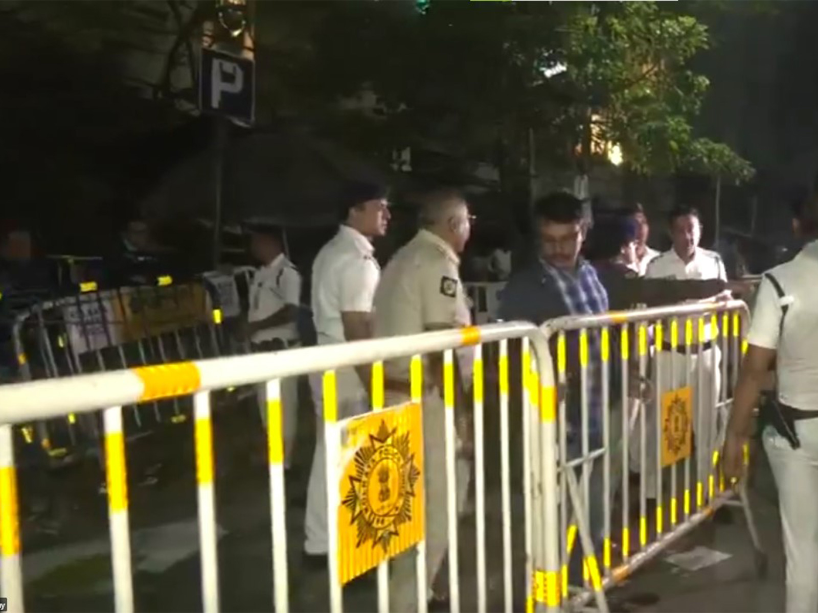 Police set up barricades outside the office as demonstrators surrounded the main gate, demanding clarity on the SIR process (Photo/ANI) Police set up barricades outside the office as demonstrators surrounded the main gate, demanding clarity on the SIR process (Photo/ANI)