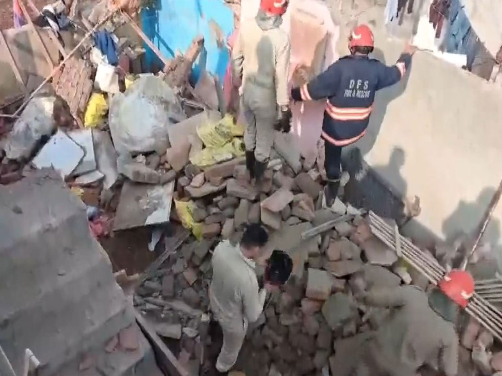 Fire officials at collapse site, Delhi (Photo/ANI) Fire officials at collapse site, Delhi (Photo/ANI)