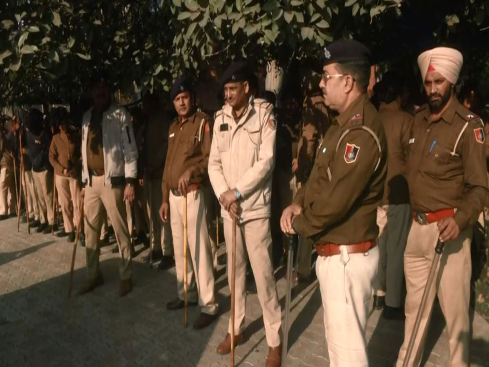 Chandigarh police, paramilitary forces deployed outside Panjab University (Photo/ANI) Chandigarh police, paramilitary forces deployed outside Panjab University (Photo/ANI)