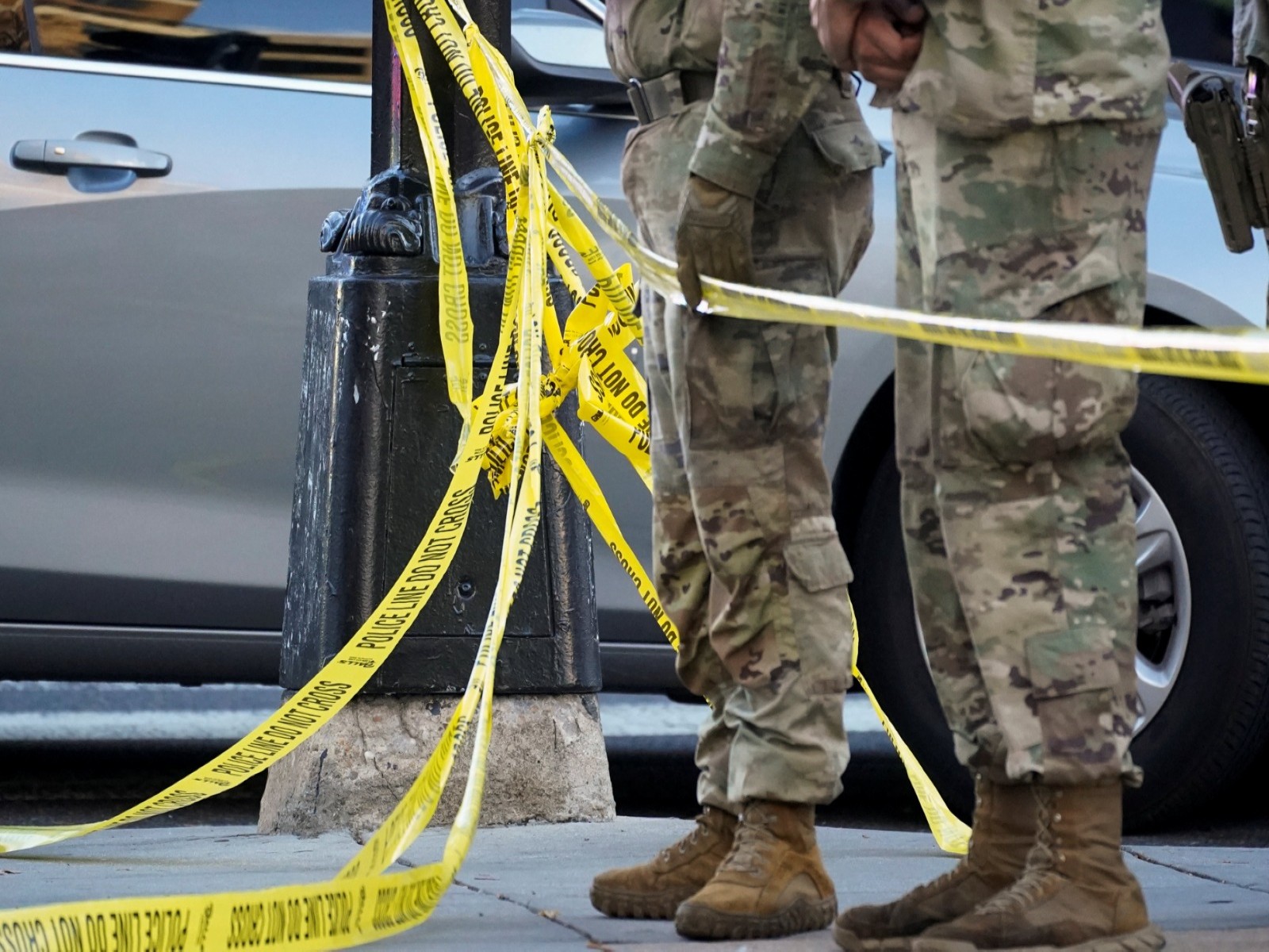 National Guard personnel stand behind yellow tape after two Guardsmen were shot near the White House in Washington, DC, US. (Photo/Reuters) National Guard personnel stand behind yellow tape after two Guardsmen were shot near the White House in Washington, DC, US. (Photo/Reuters)