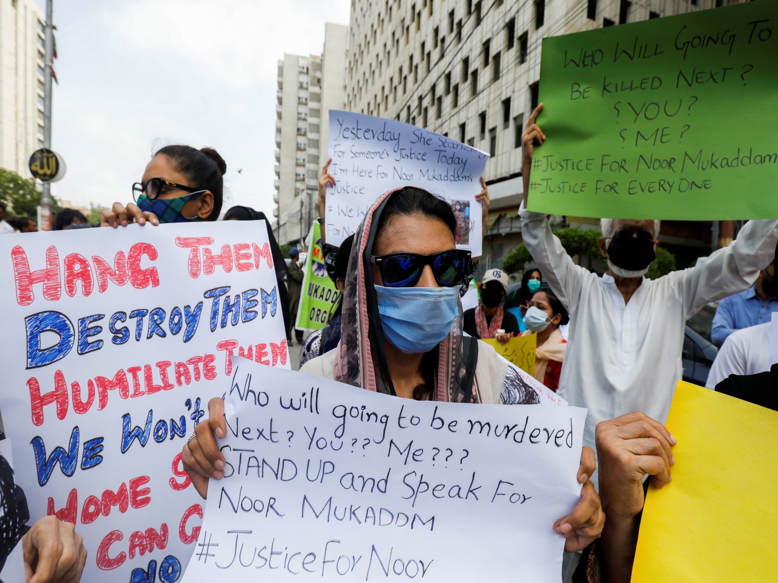 People carry signs against the killing of Noor Mukadam, 27, daughter of former Pakistani diplomat, and to condemn the violence against women and girls during a protest in Karachi, Pakistan July 25, 2021 (Photo/Reuters) People carry signs against the killing of Noor Mukadam, 27, daughter of former Pakistani diplomat, and to condemn the violence against women and girls during a protest in Karachi, Pakistan July 25, 2021 (Photo/Reuters)