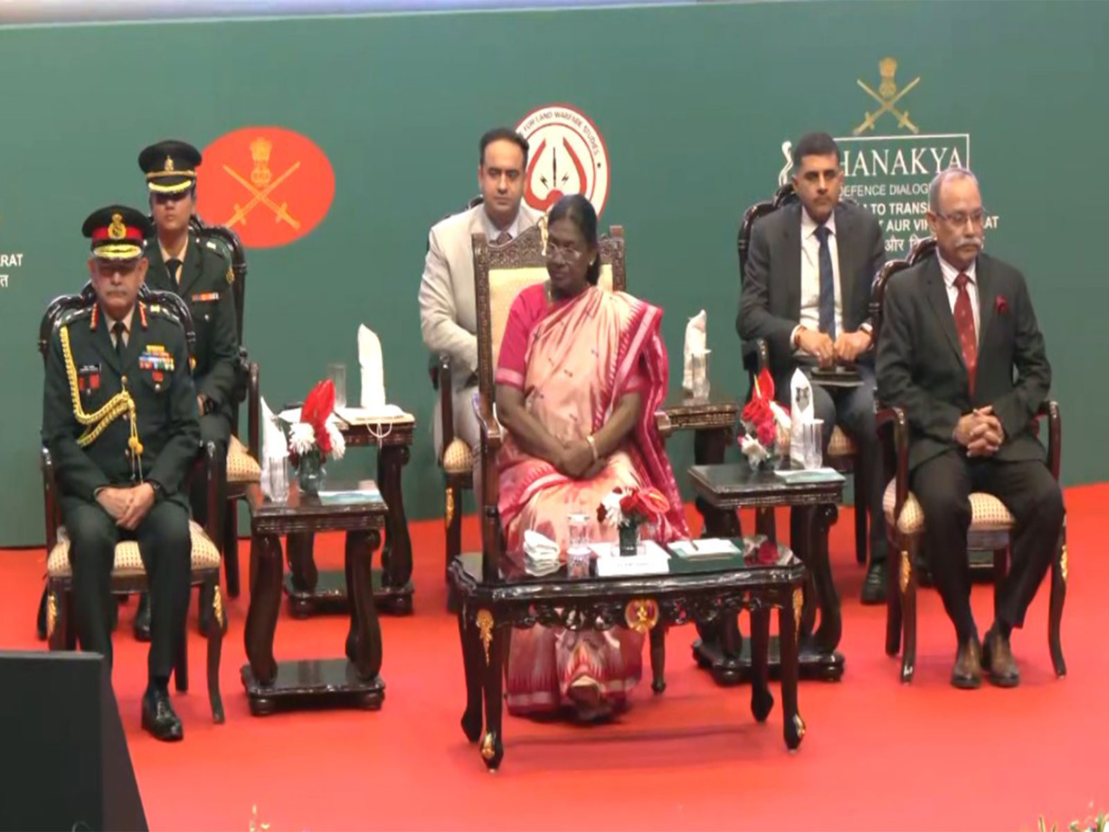 President Murmu (middle) along with COAS General Upendra Dwivedi at Chanakya Defence Dialogues (Photo/ANI)