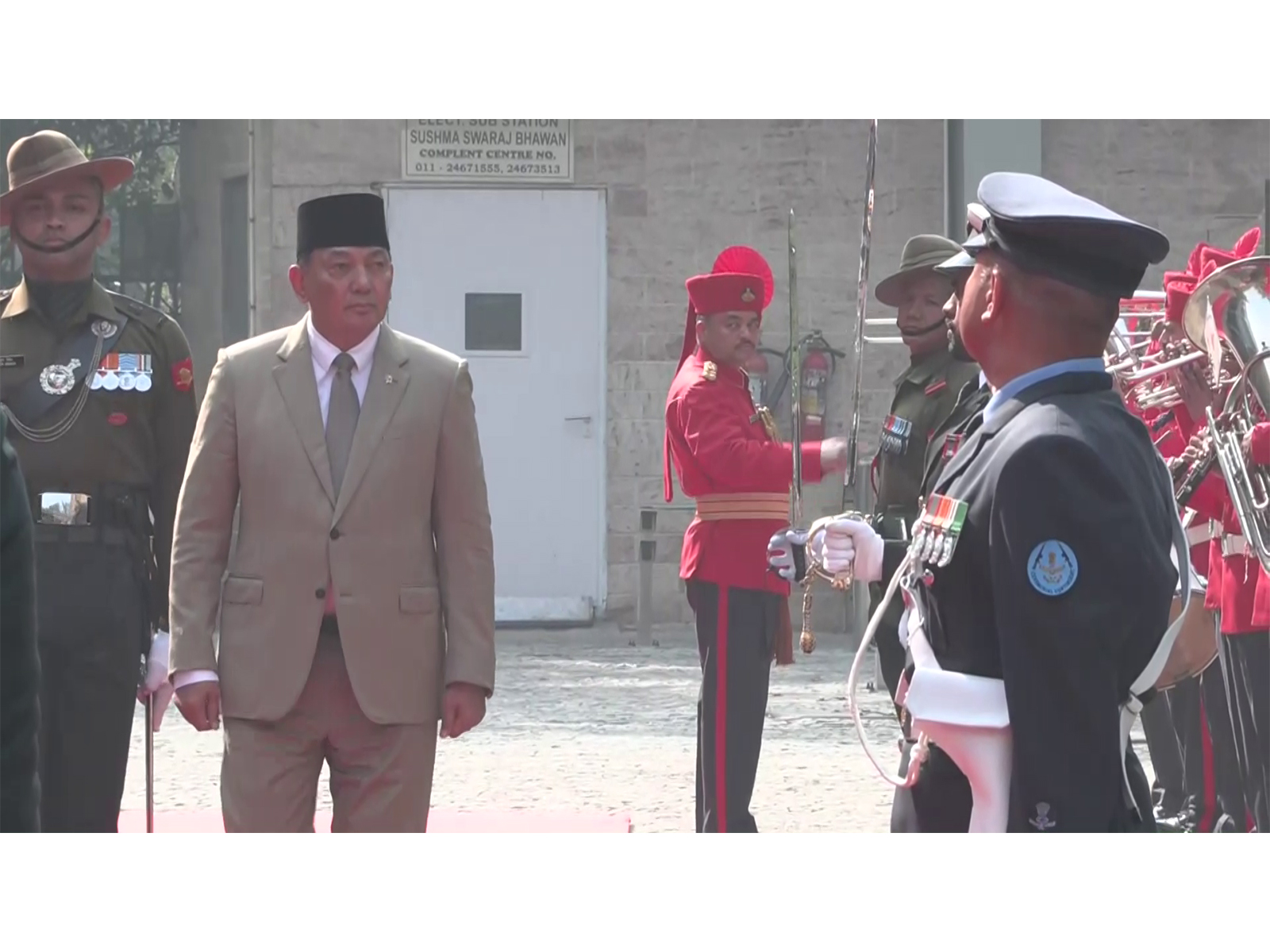Indonesian Defence Minister Sjafrie Sjamsoeddin receives tri-service Guard of Honour (Photo/ANI) Indonesian Defence Minister Sjafrie Sjamsoeddin receives tri-service Guard of Honour (Photo/ANI)