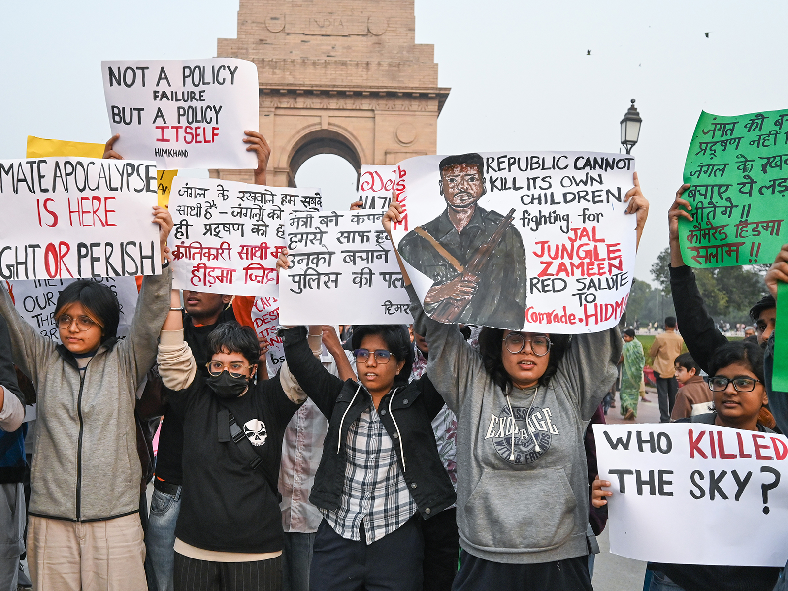 Protestors raise concerns over rising air pollution in Delhi at India Gate (File Photo/ANI)