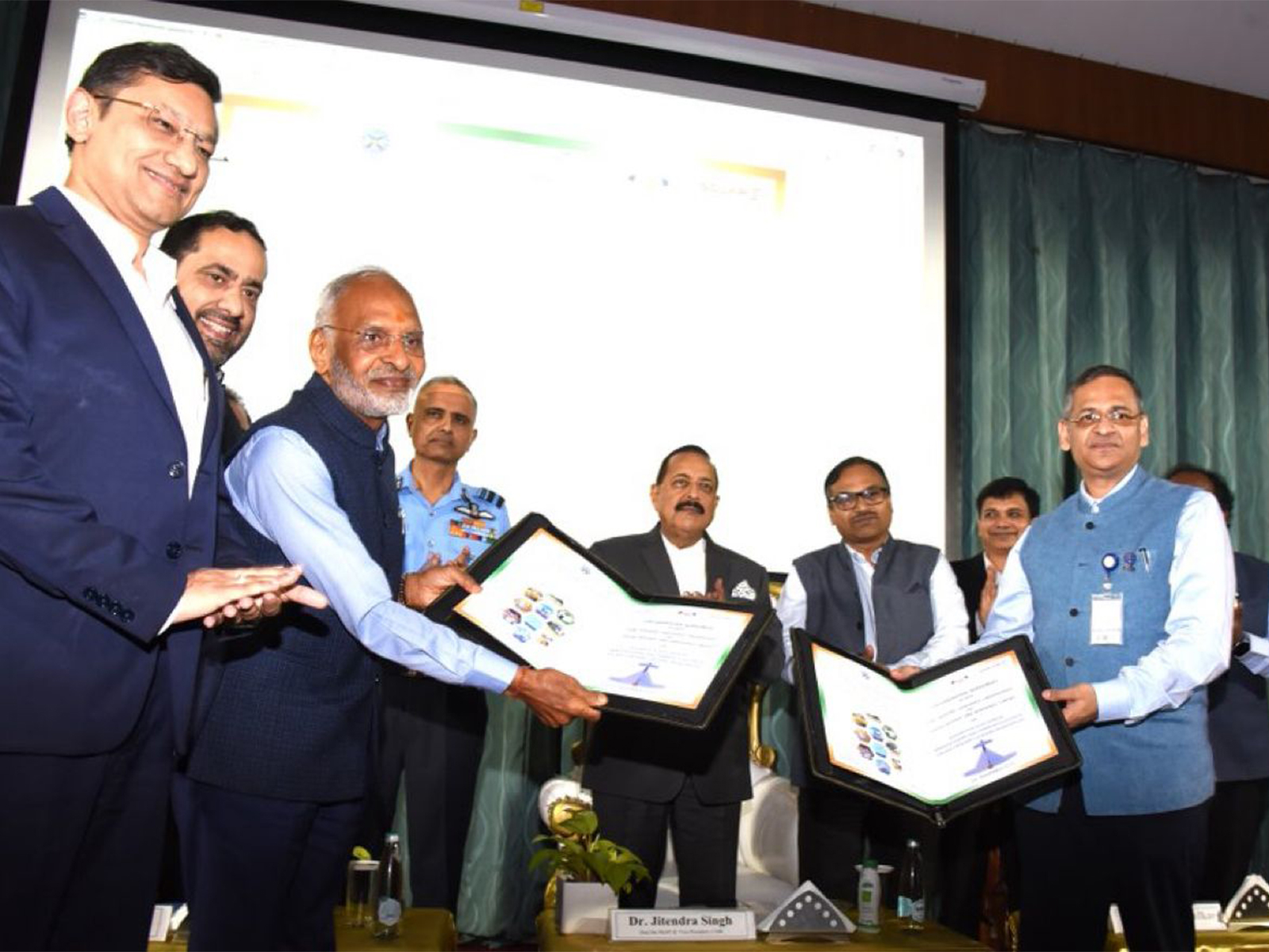 Collaborative Agreement between MIs Solar Defence & Aerospace Ltd and CSIR- NAL (Photo/ANI) Collaborative Agreement between MIs Solar Defence & Aerospace Ltd and CSIR- NAL (Photo/ANI)