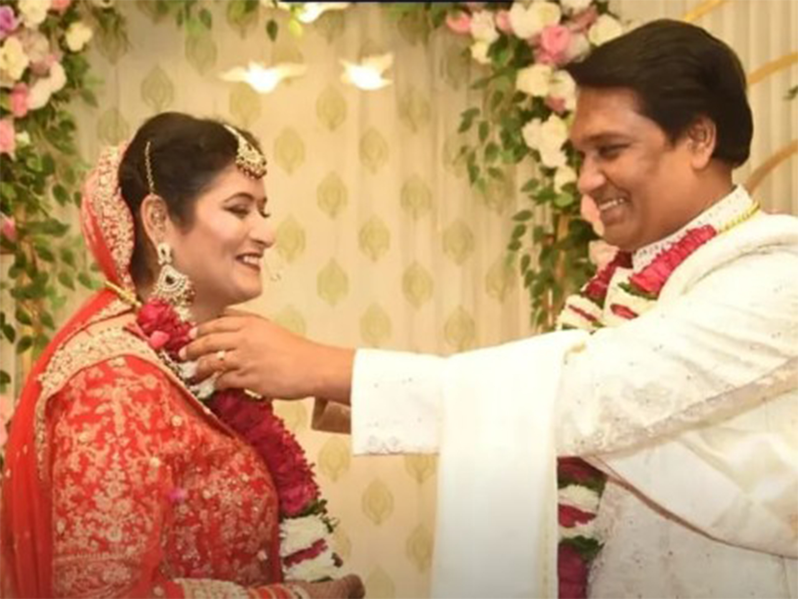 Aditya Srivastava with wife (Photo/instagram/@adityasrivastavaofficial21)