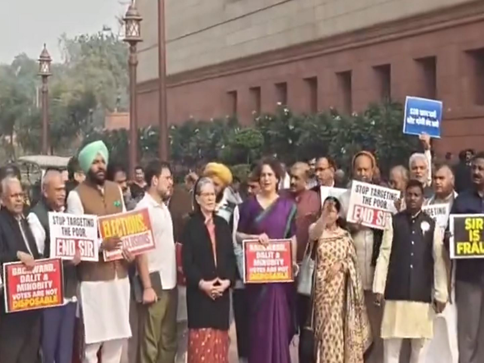 Sonia and Rahul Gandhi join Opposition Protests (Photo/ANI) Sonia and Rahul Gandhi join Opposition Protests (Photo/ANI)