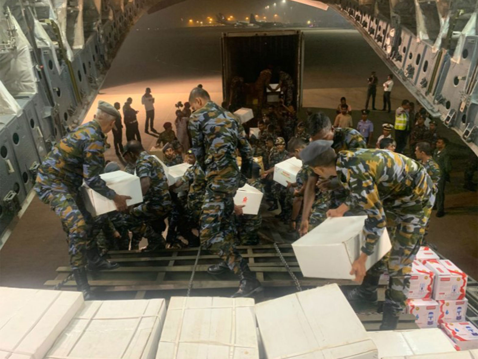 India continues rescue assistance in Sri Lanka (Photo/X@SpokespersonMoD) India continues rescue assistance in Sri Lanka (Photo/X@SpokespersonMoD)