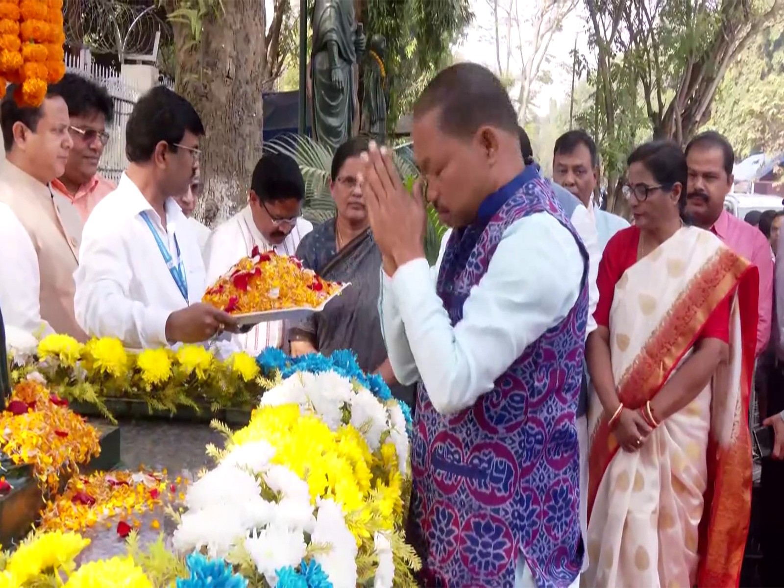 Odisha Chief Minister Mohan Charan Majhi pays floral tribute to  Rama Devi Choudhury (Photo/ANI)