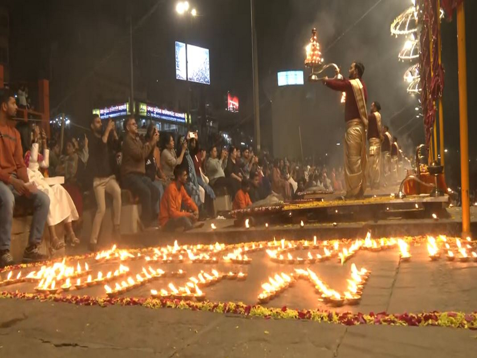 Evening prayers at Varanasi welcome Russian President Putin (Photo/ANI) Evening prayers at Varanasi welcome Russian President Putin (Photo/ANI)