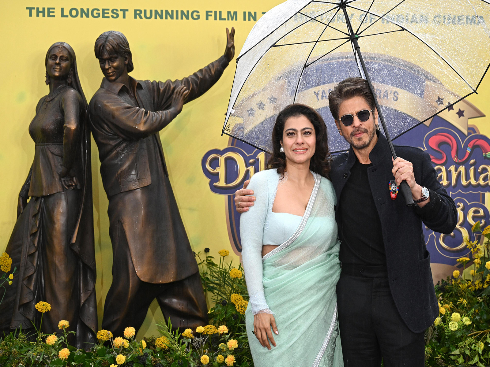 SRK and Kajol in London (Image source: YRF) SRK and Kajol in London (Image source: YRF)