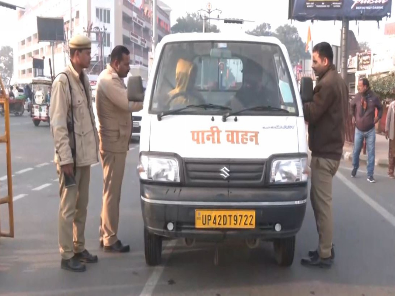 Security forces conducting thorough checks in Ayodhya (Photo/ANI) Security forces conducting thorough checks in Ayodhya (Photo/ANI)