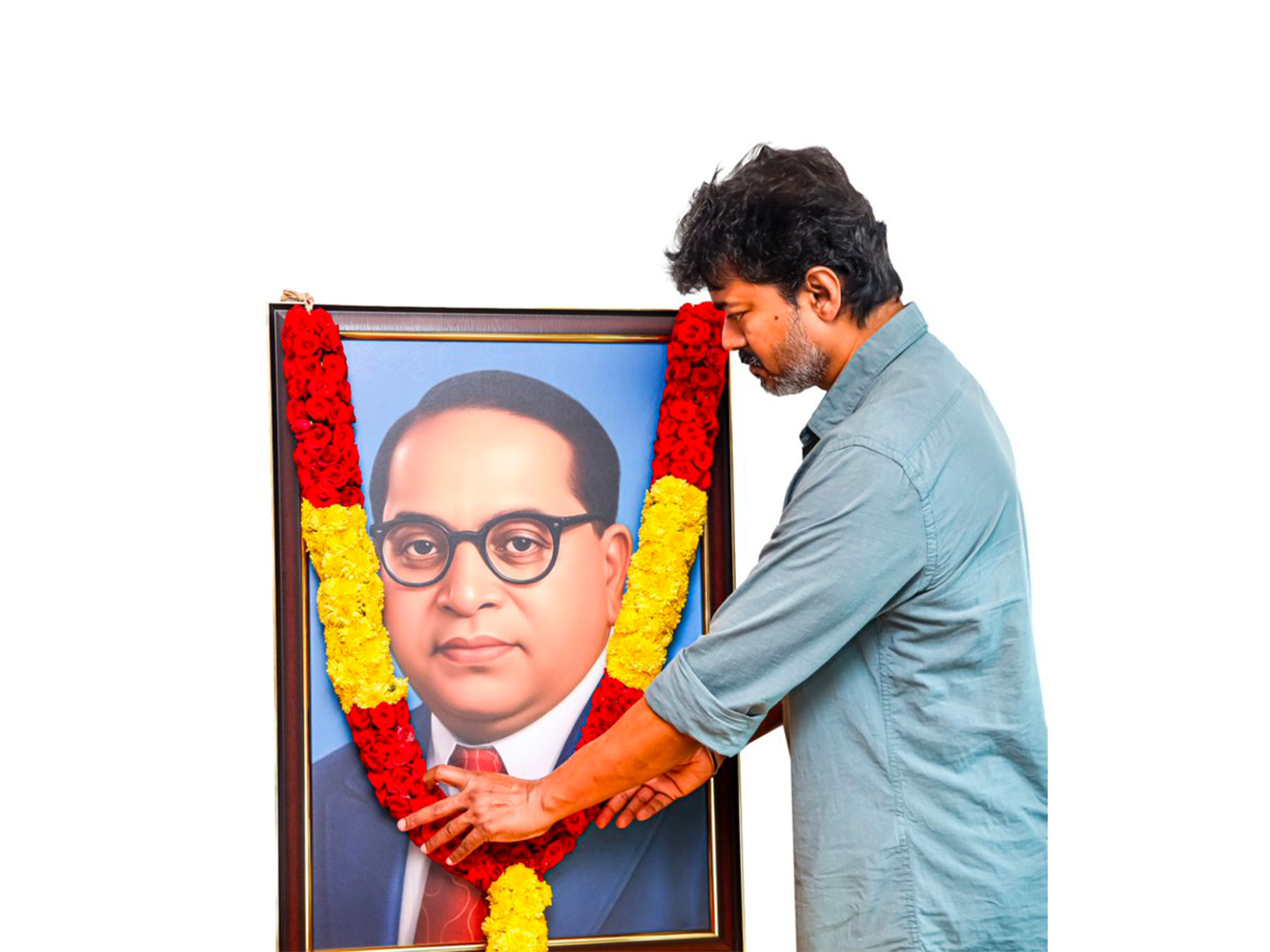 TVK party leader Vijay Thalapathy garlanding B.R. Ambedkar portrait (Photo/X/@TVKVijayHQ) TVK party leader Vijay Thalapathy garlanding B.R. Ambedkar portrait (Photo/X/@TVKVijayHQ)